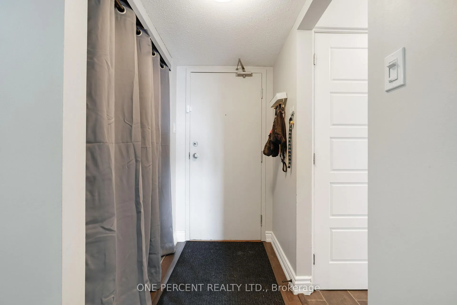 Photo 5 of Unit 303, 270 Lorry Greenberg Drive, Ottawa, Hunt Club Park/Greenboro — HOMEH