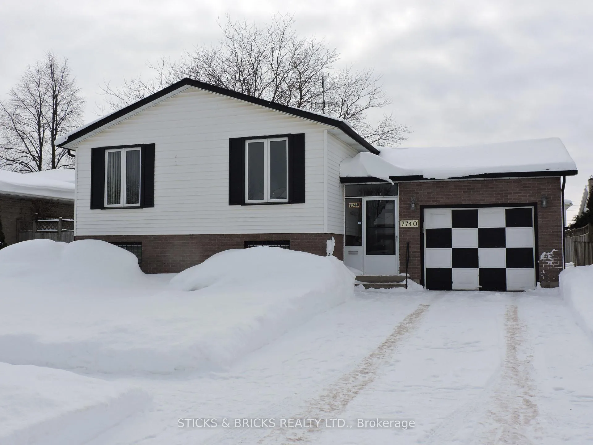 Front of 7740 Chorozy Street