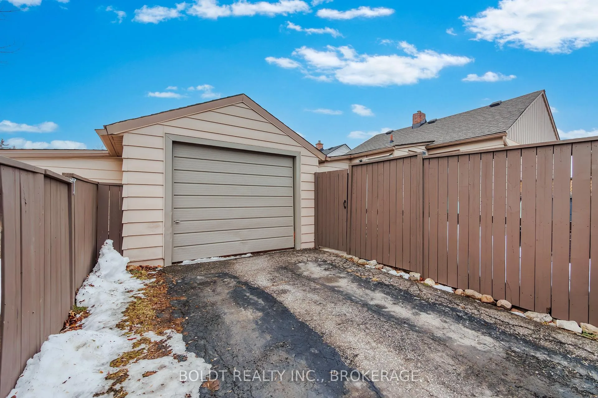 Photo 3 of 42 Barley Drive, St. Catharines, Oakdale — HOMEH