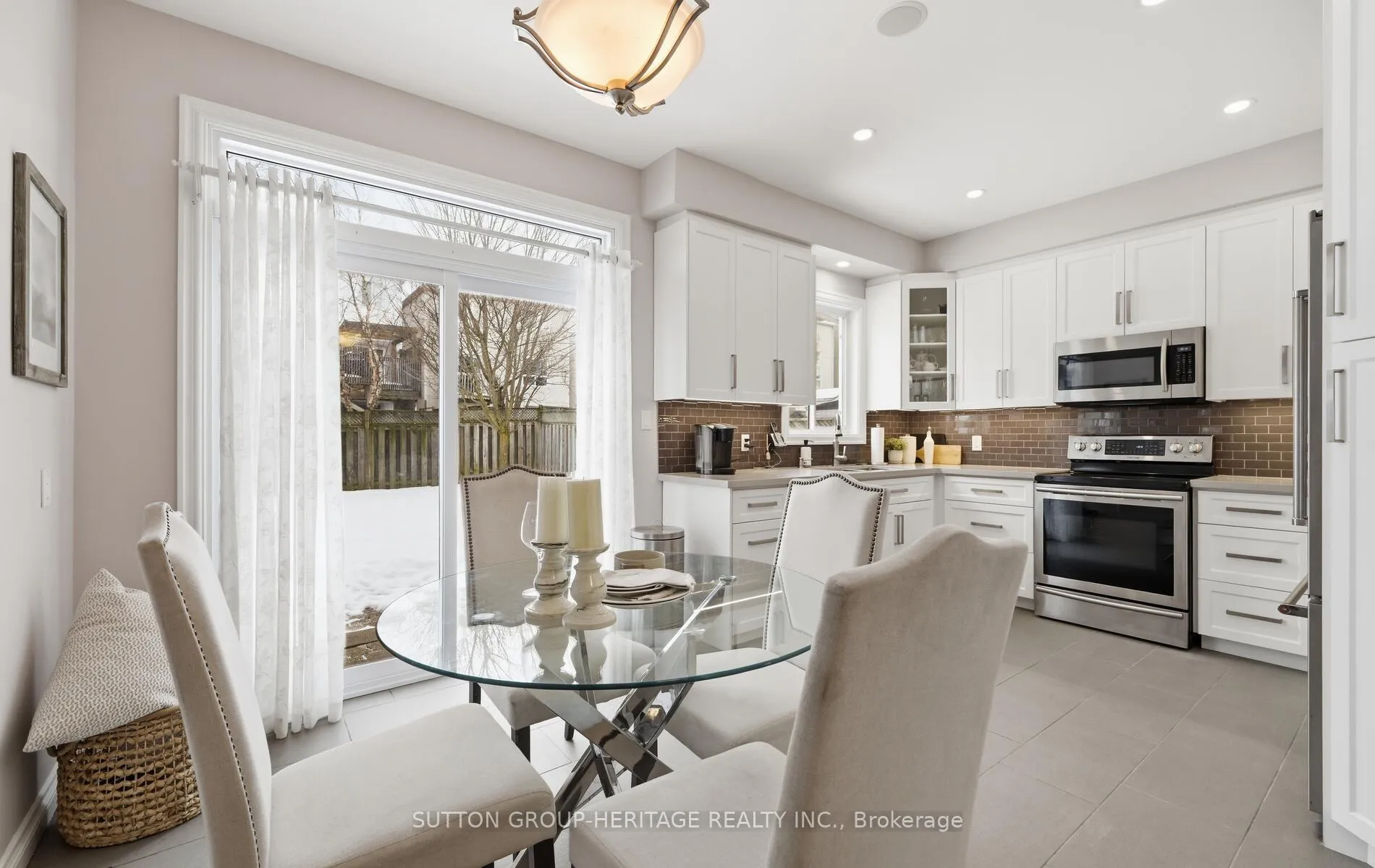 Photo 8 of 1423 Ashgrove Crescent, Oshawa, Pinecrest — HOMEH