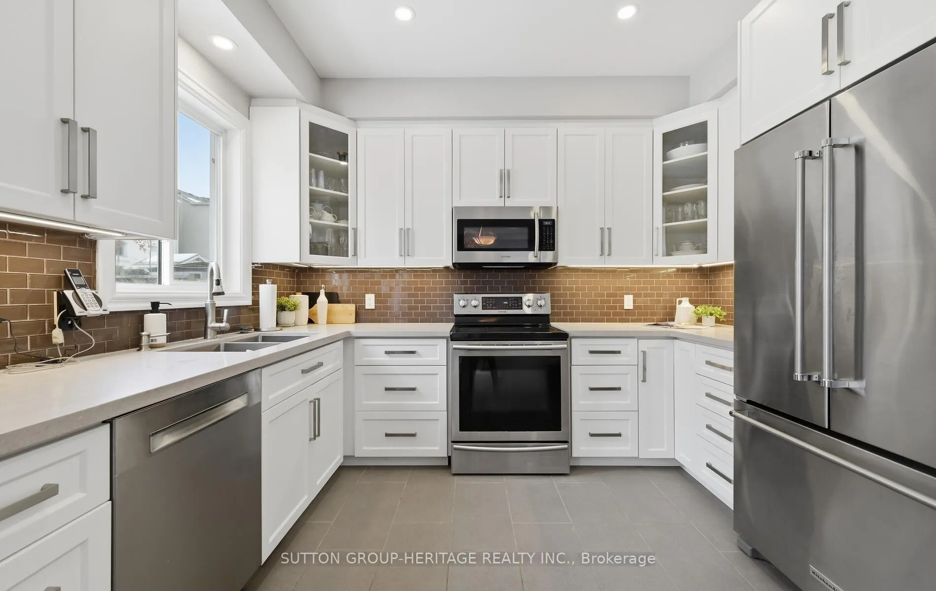 Photo 10 of 1423 Ashgrove Crescent, Oshawa, Pinecrest — HOMEH