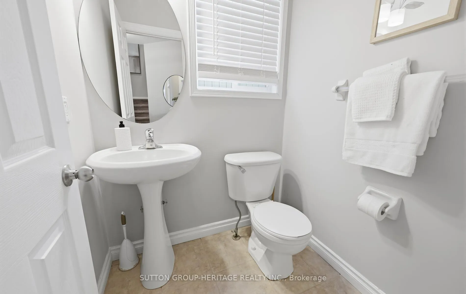 Photo 12 of 1423 Ashgrove Crescent, Oshawa, Pinecrest — HOMEH