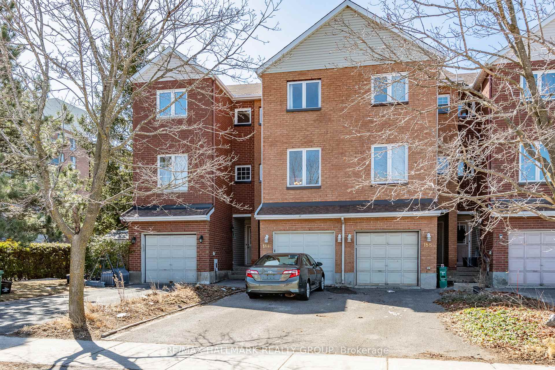 Photo 2 of 186 Burma Road, Ottawa, CFB Rockcliffe and Area — HOMEH