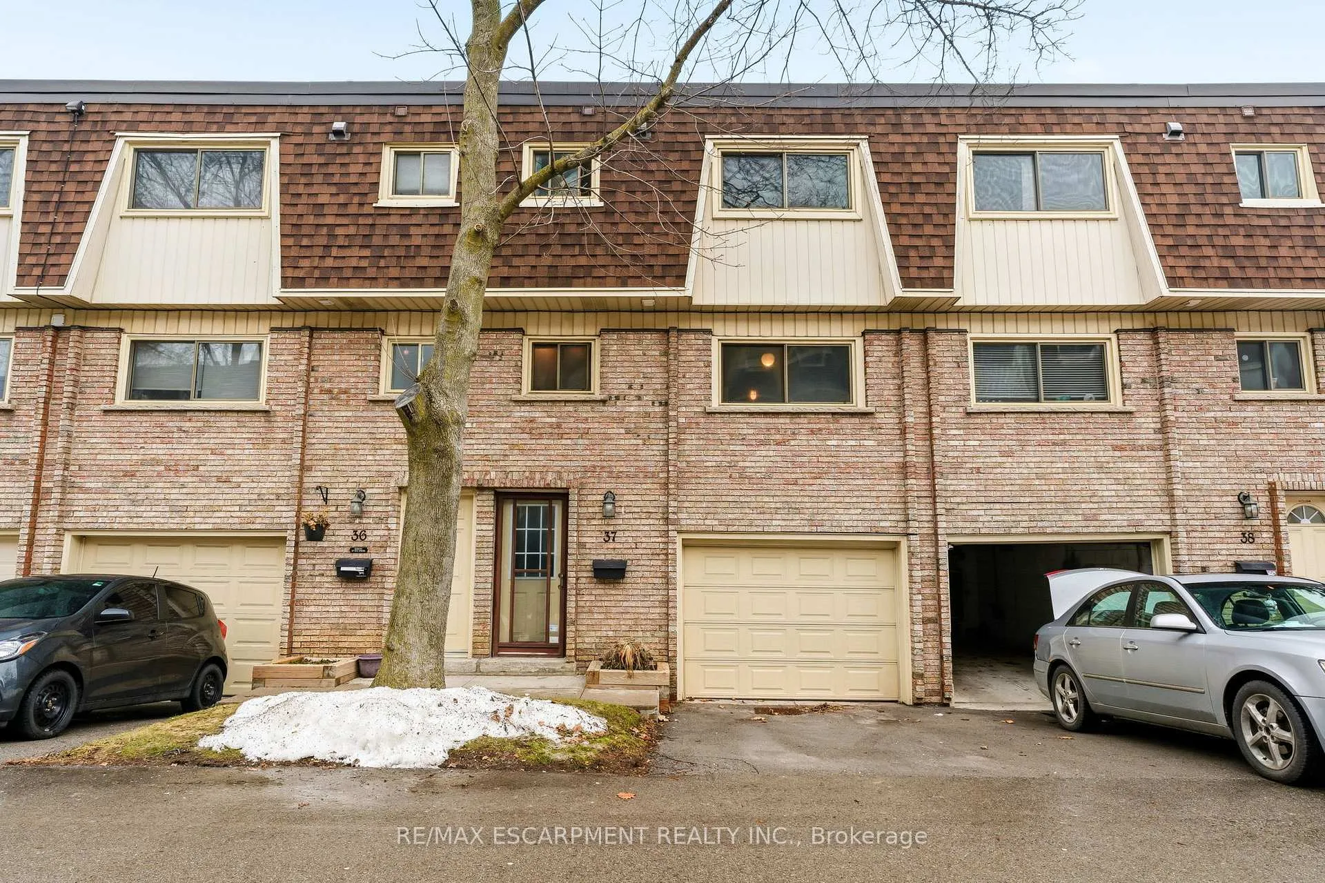 Photo 1 of Unit 37, 125 Bonaventure Drive, Hamilton, Gilbert — HOMEH