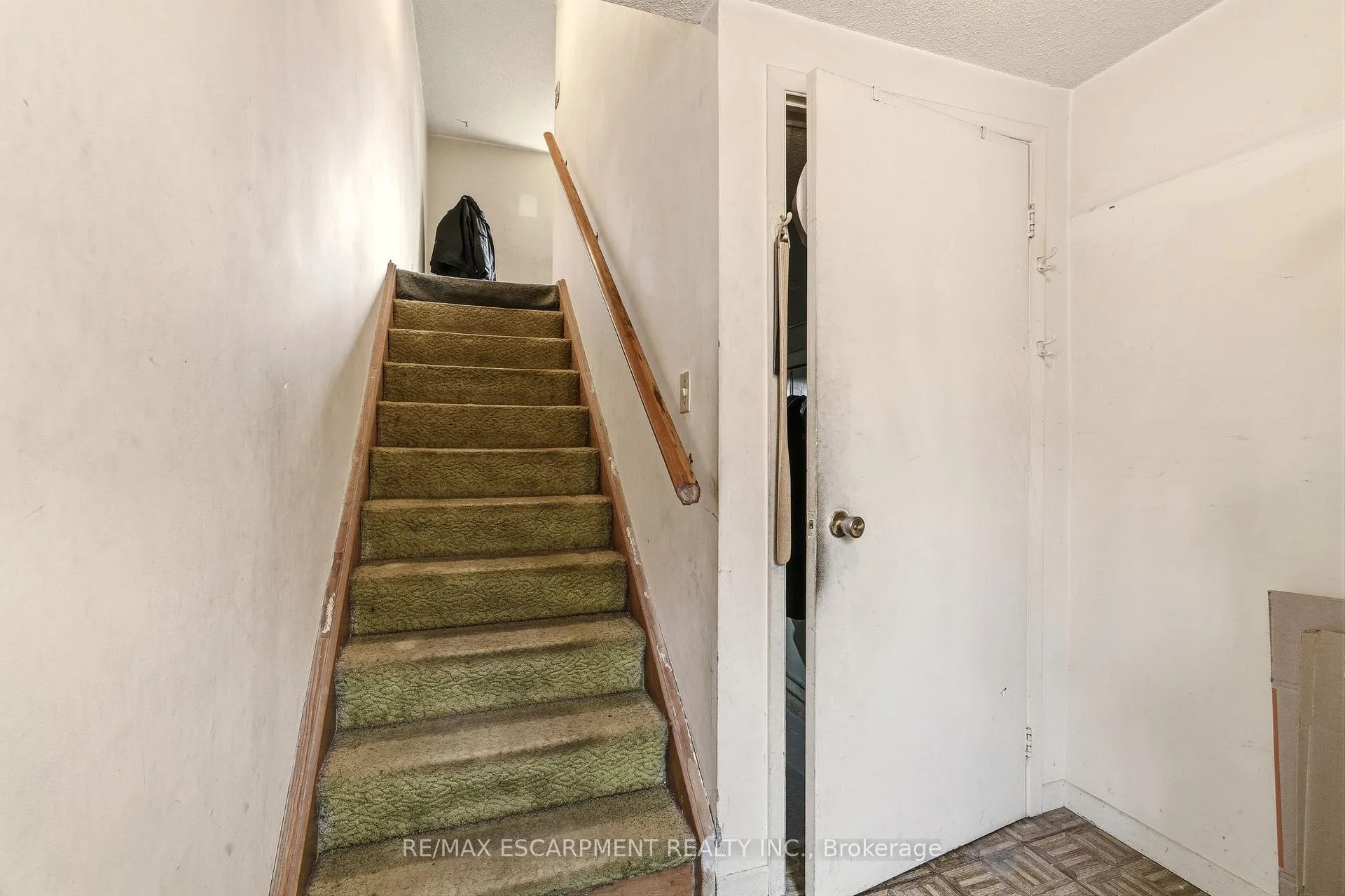 Photo 4 of Unit 37, 125 Bonaventure Drive, Hamilton, Gilbert — HOMEH