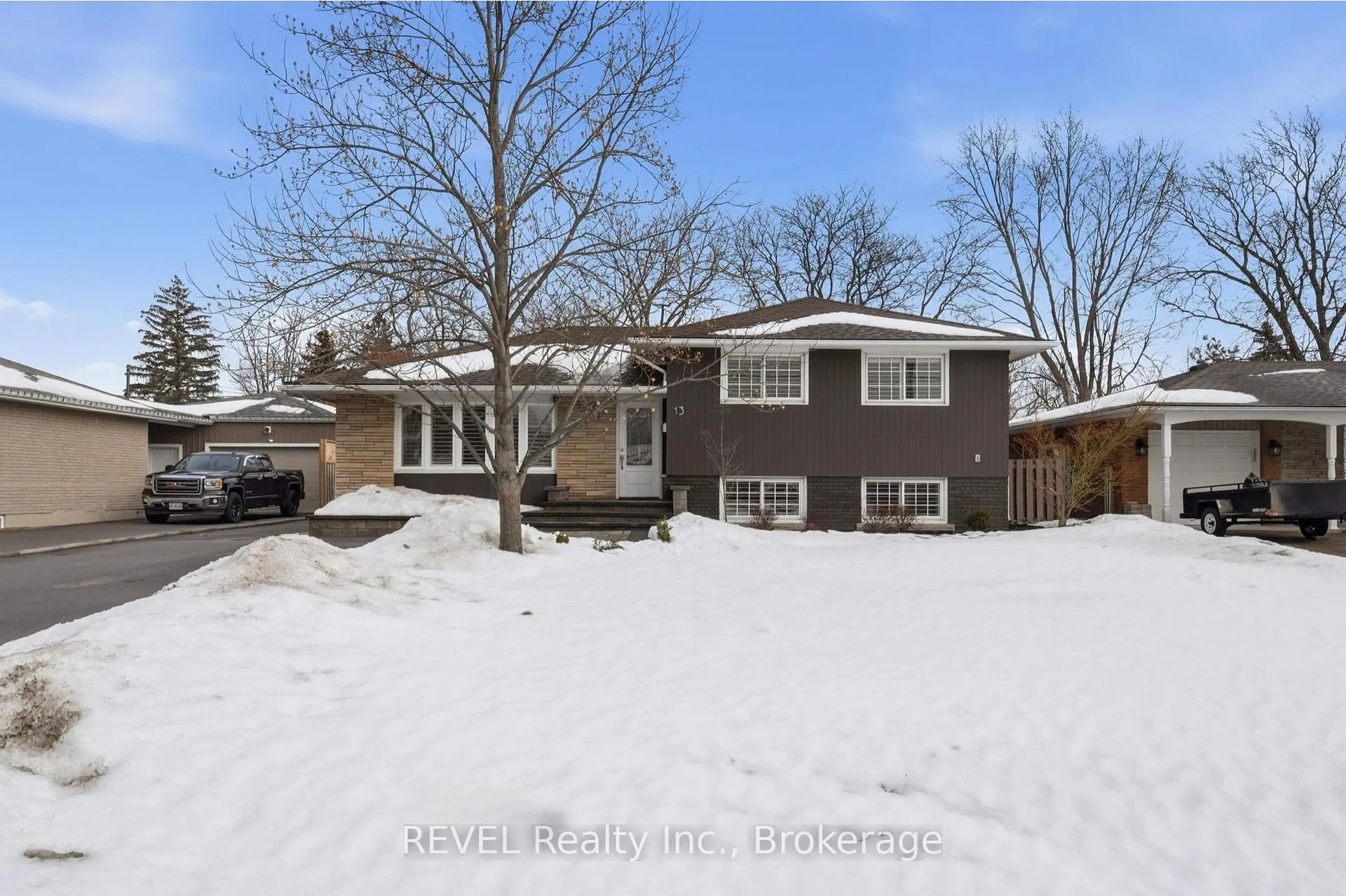 Photo 1 of 13 Crestcombe Road, St. Catharines, Ridley — HOMEH