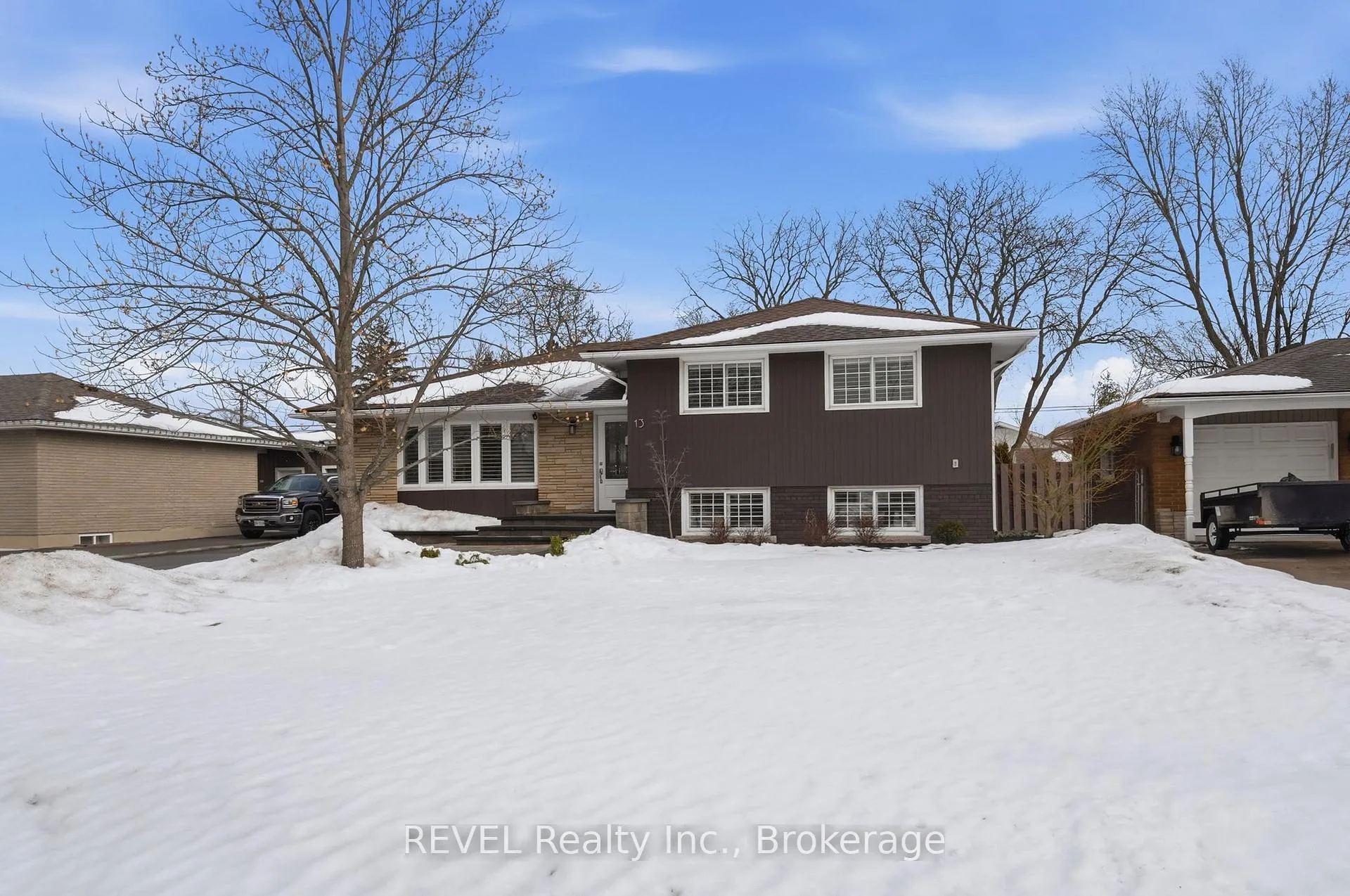 Photo 2 of 13 Crestcombe Road, St. Catharines, Ridley — HOMEH