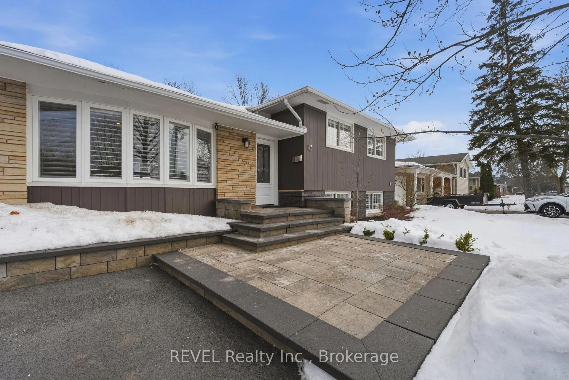 Photo 4 of 13 Crestcombe Road, St. Catharines, Ridley — HOMEH