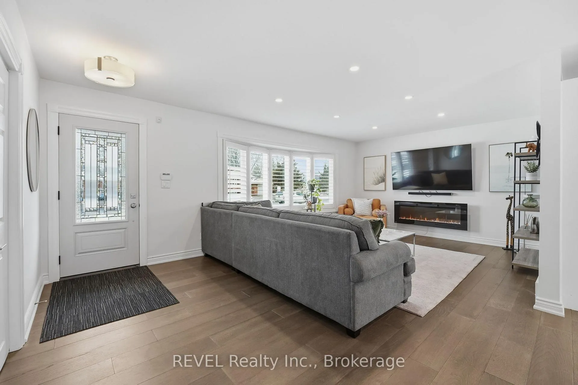 Photo 7 of 13 Crestcombe Road, St. Catharines, Ridley — HOMEH