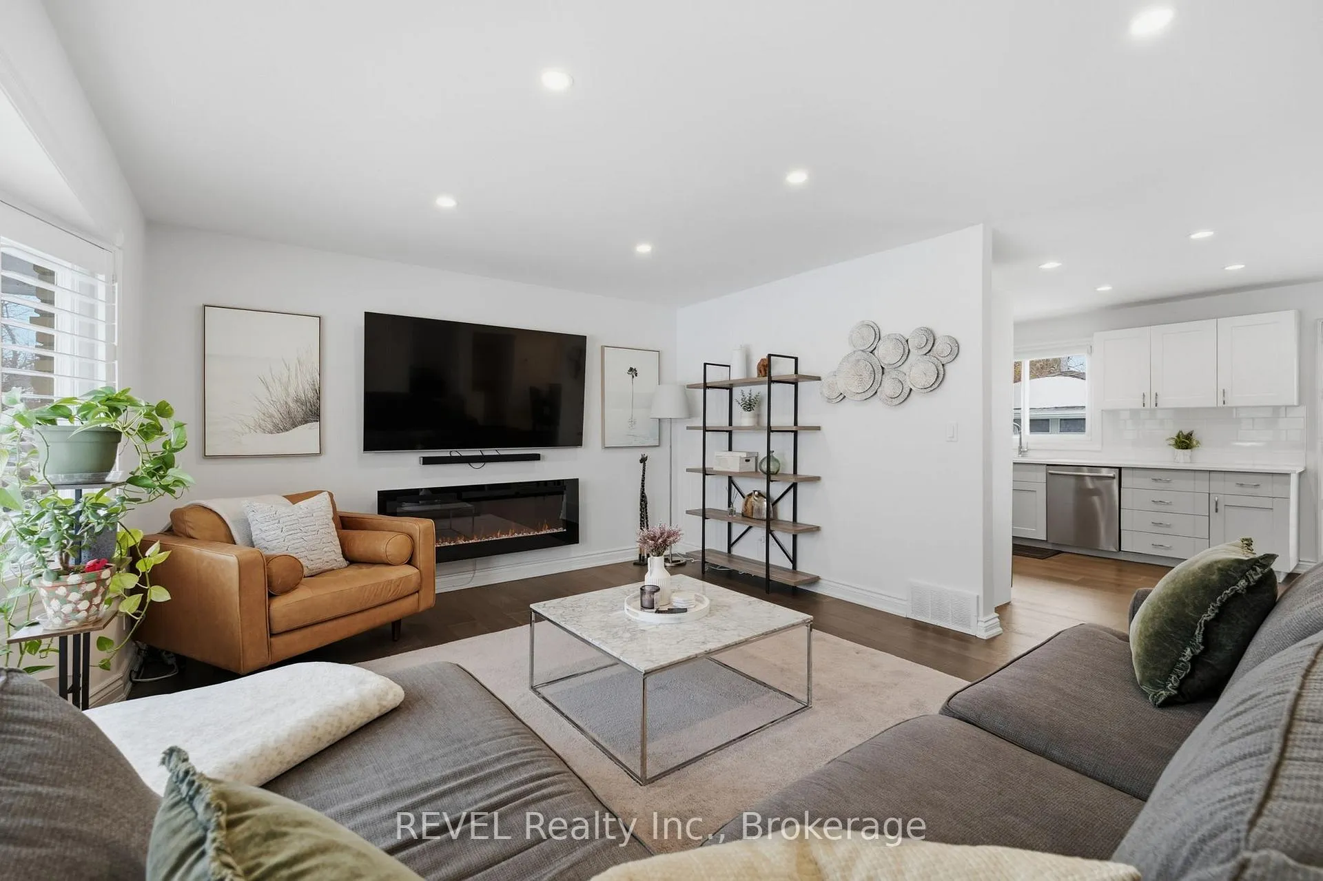 Photo 8 of 13 Crestcombe Road, St. Catharines, Ridley — HOMEH