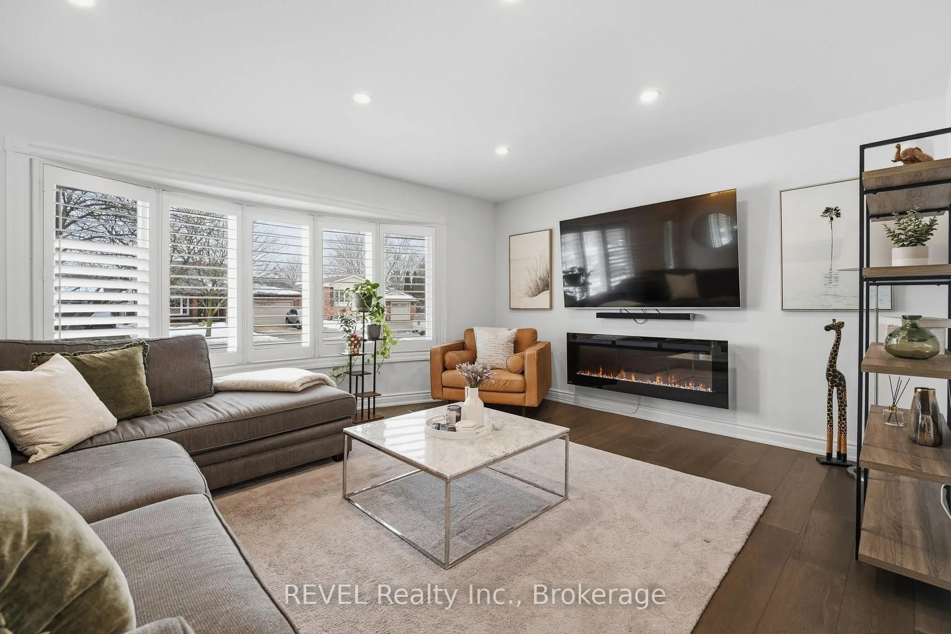 Photo 9 of 13 Crestcombe Road, St. Catharines, Ridley — HOMEH