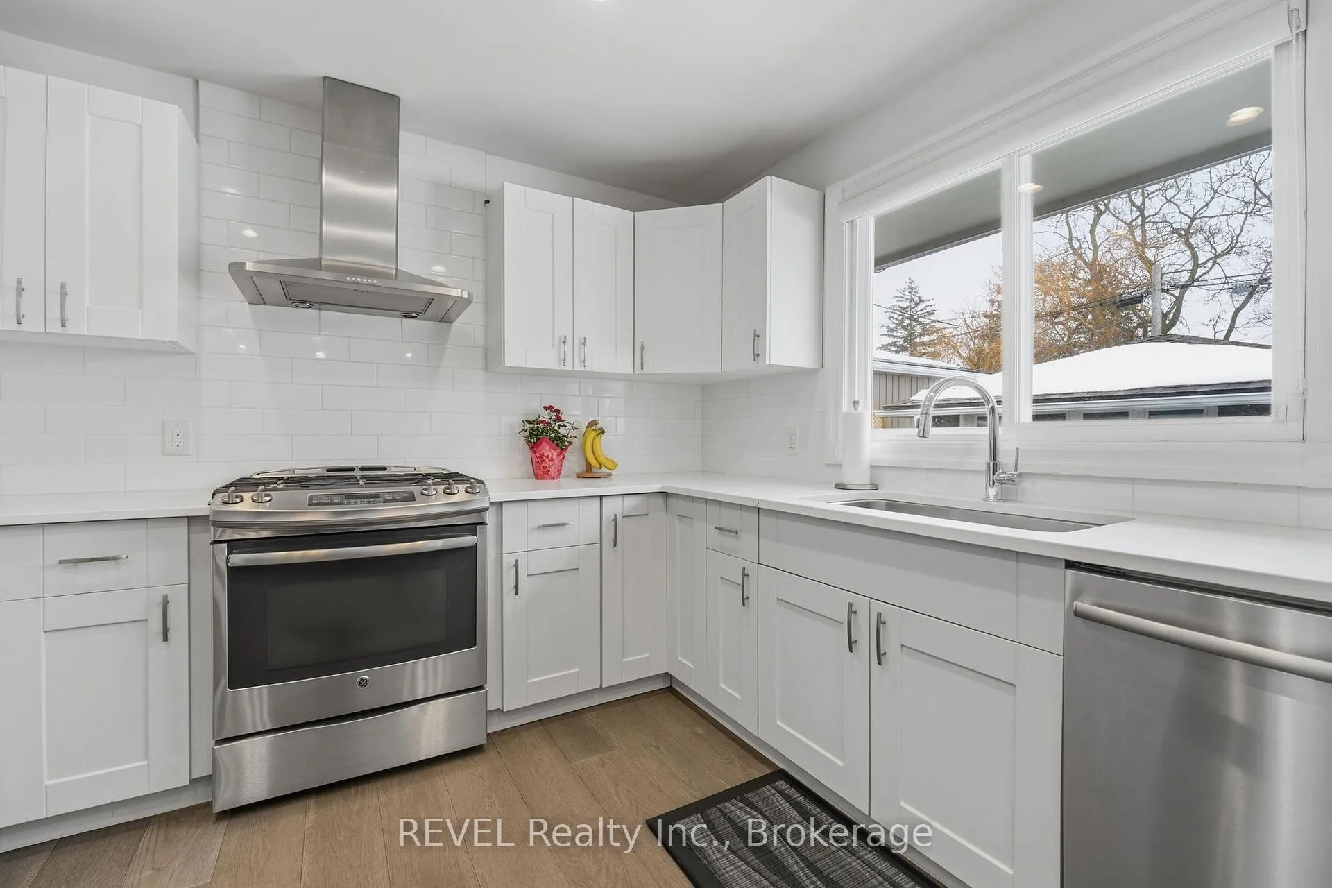 Photo 14 of 13 Crestcombe Road, St. Catharines, Ridley — HOMEH