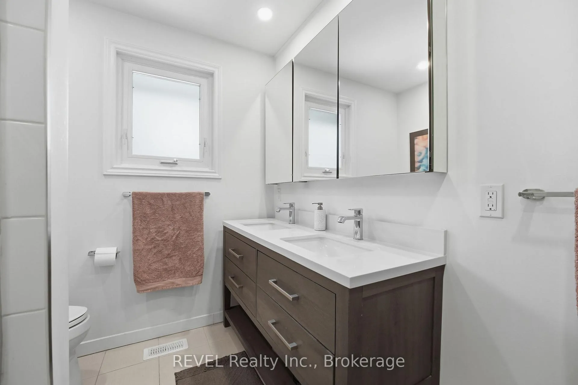 Photo 26 of 13 Crestcombe Road, St. Catharines, Ridley — HOMEH