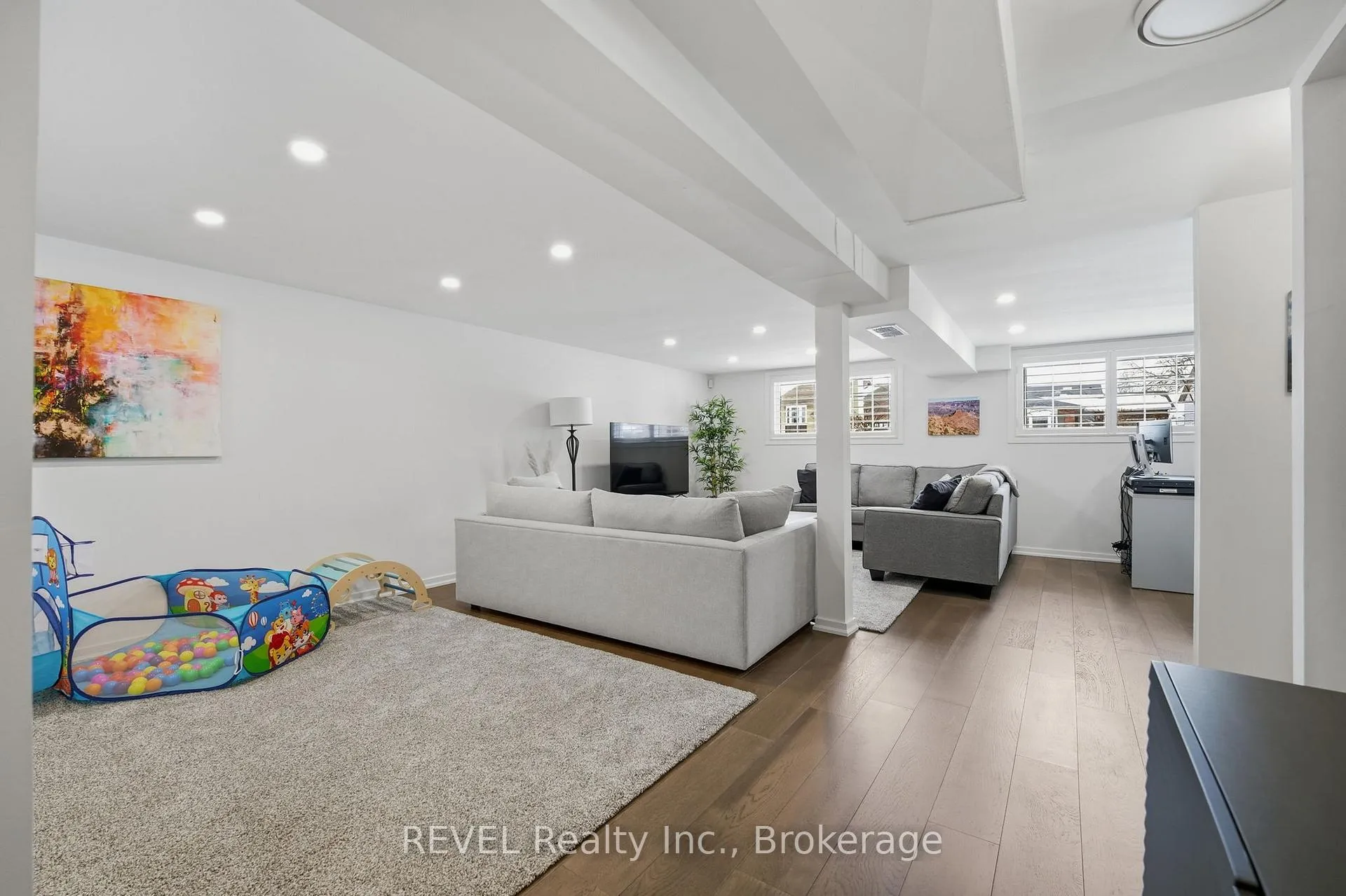 Photo 29 of 13 Crestcombe Road, St. Catharines, Ridley — HOMEH