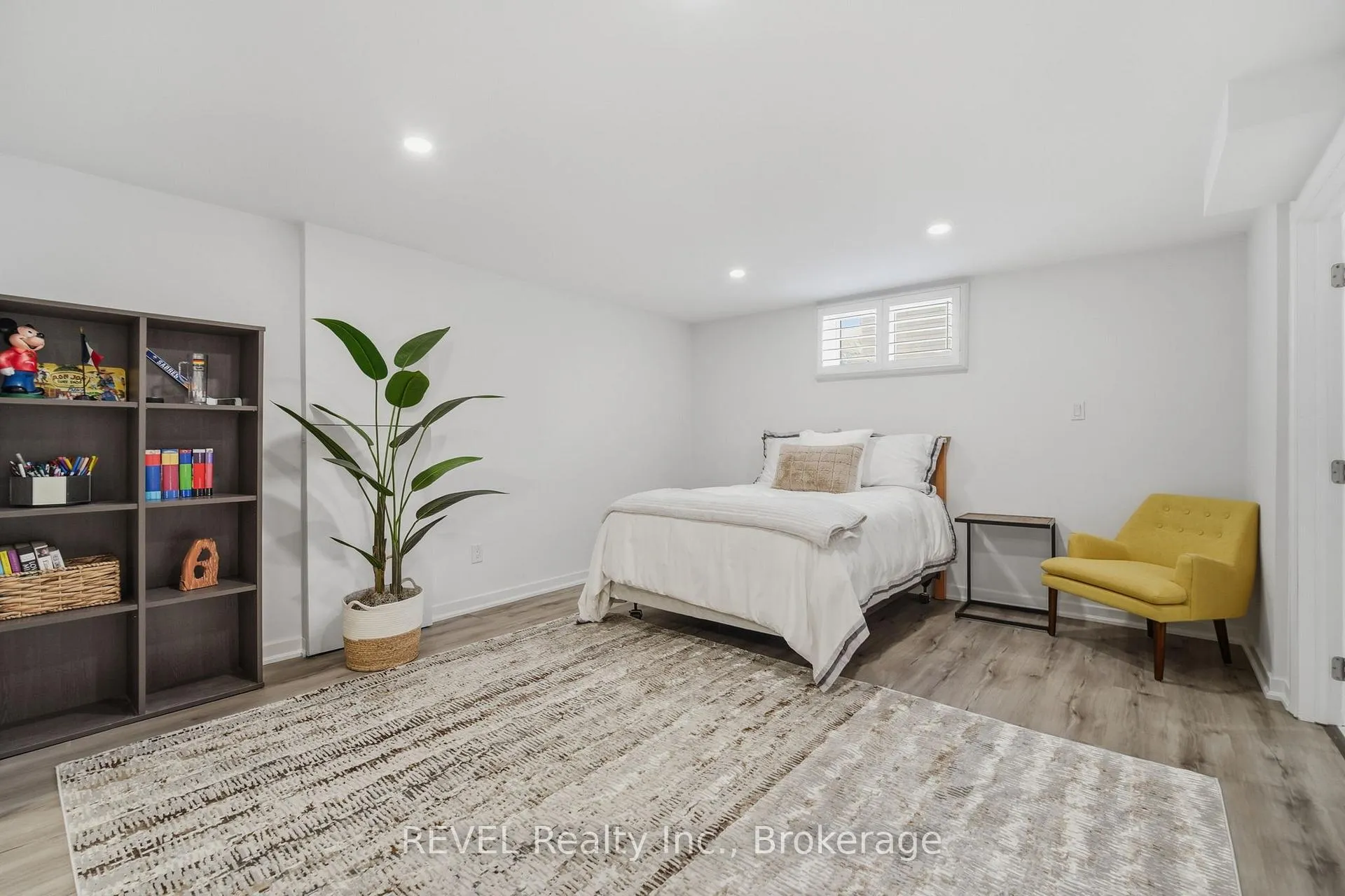 Photo 33 of 13 Crestcombe Road, St. Catharines, Ridley — HOMEH