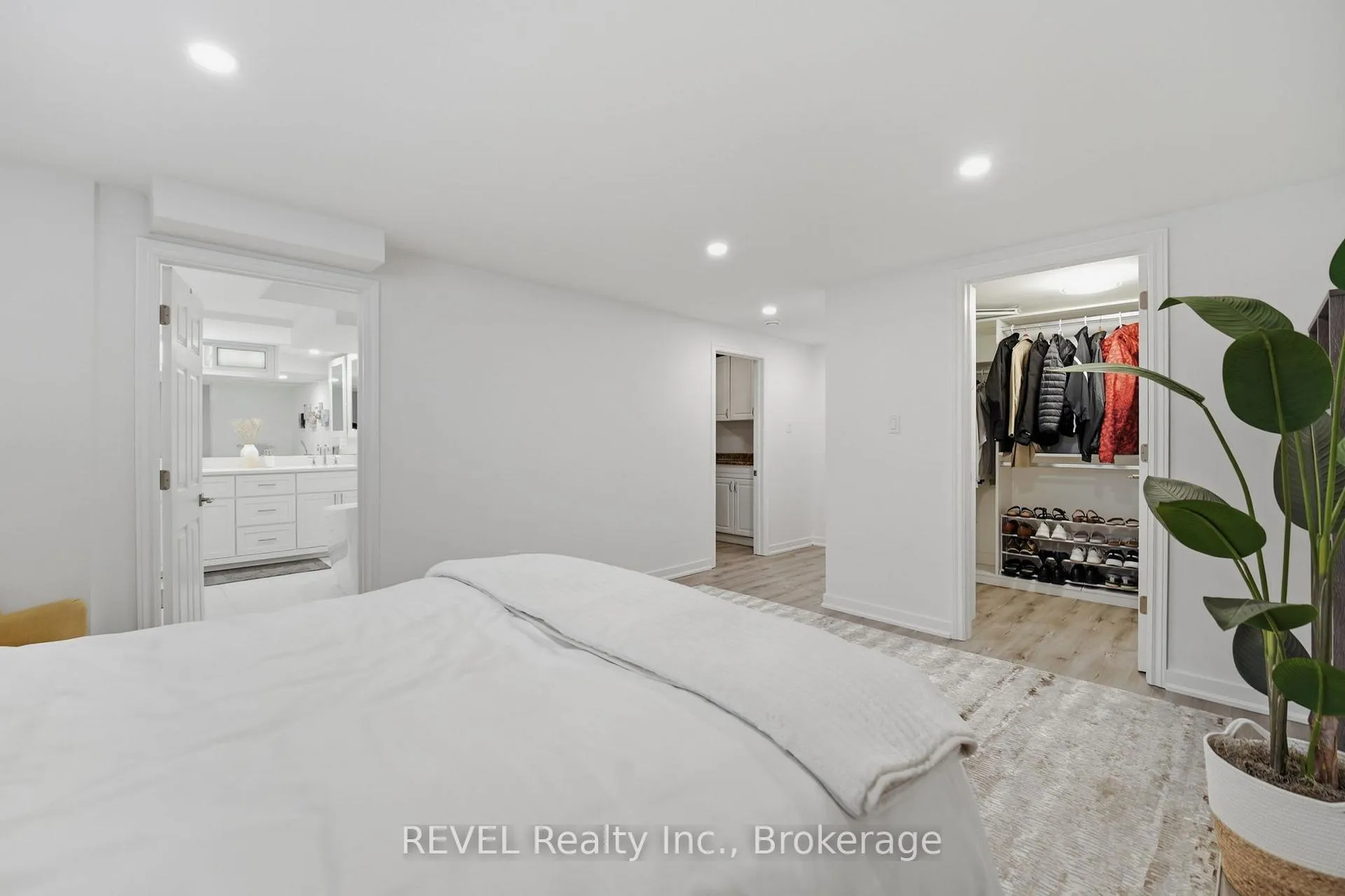 Photo 34 of 13 Crestcombe Road, St. Catharines, Ridley — HOMEH