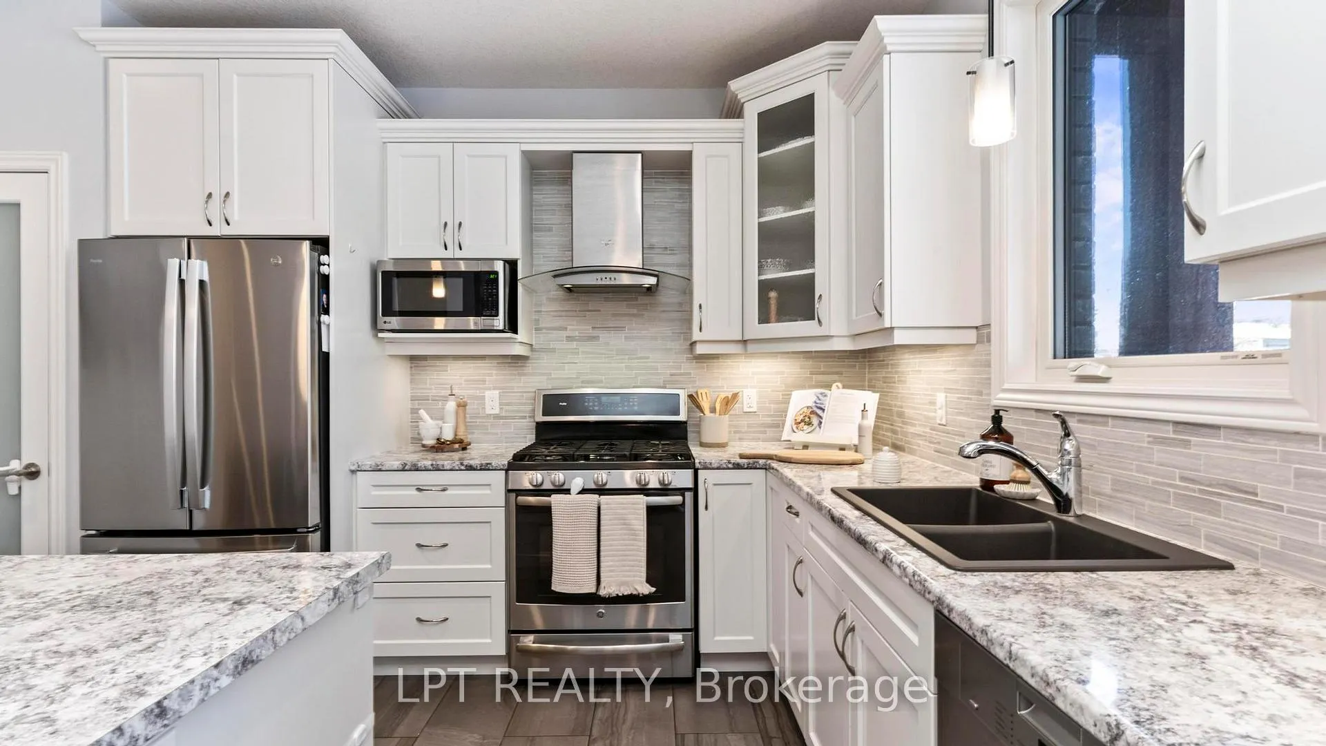 Photo 19 of 60 Caverhill Crescent, Middlesex Centre, Komoka — HOMEH