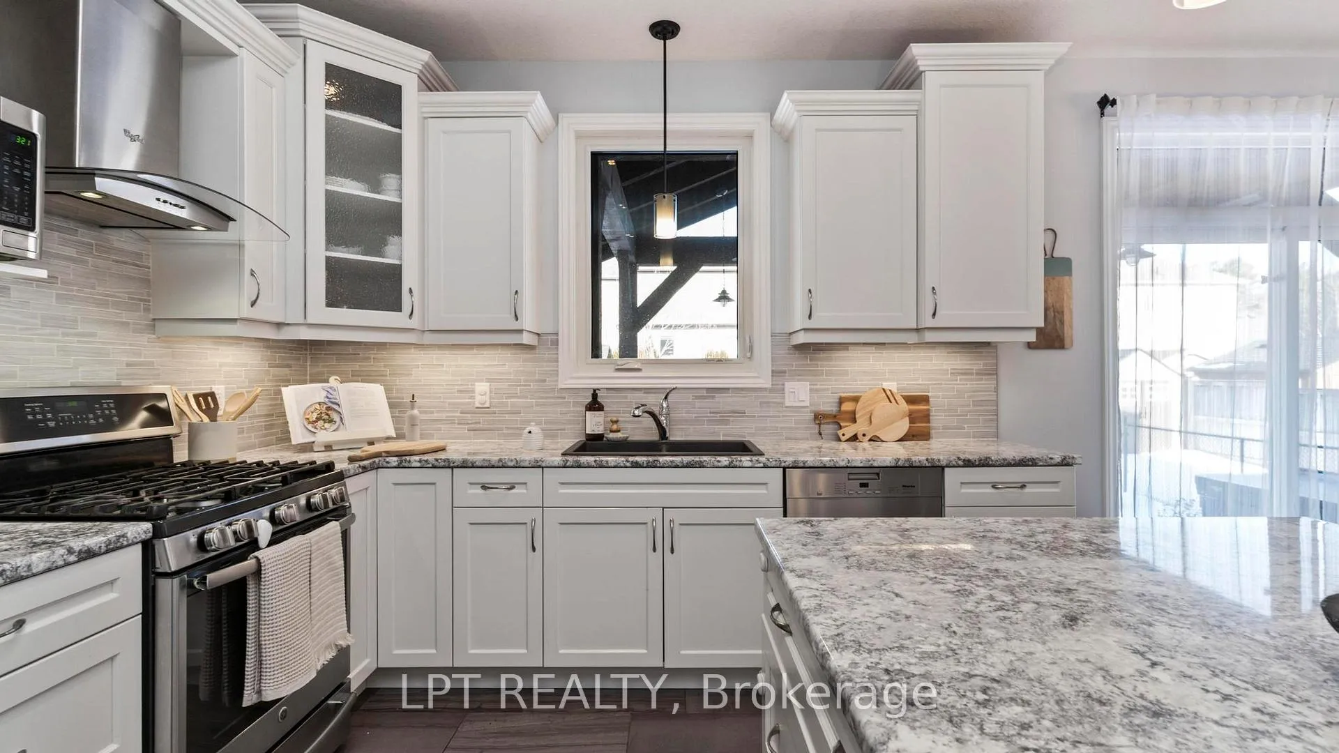 Photo 20 of 60 Caverhill Crescent, Middlesex Centre, Komoka — HOMEH