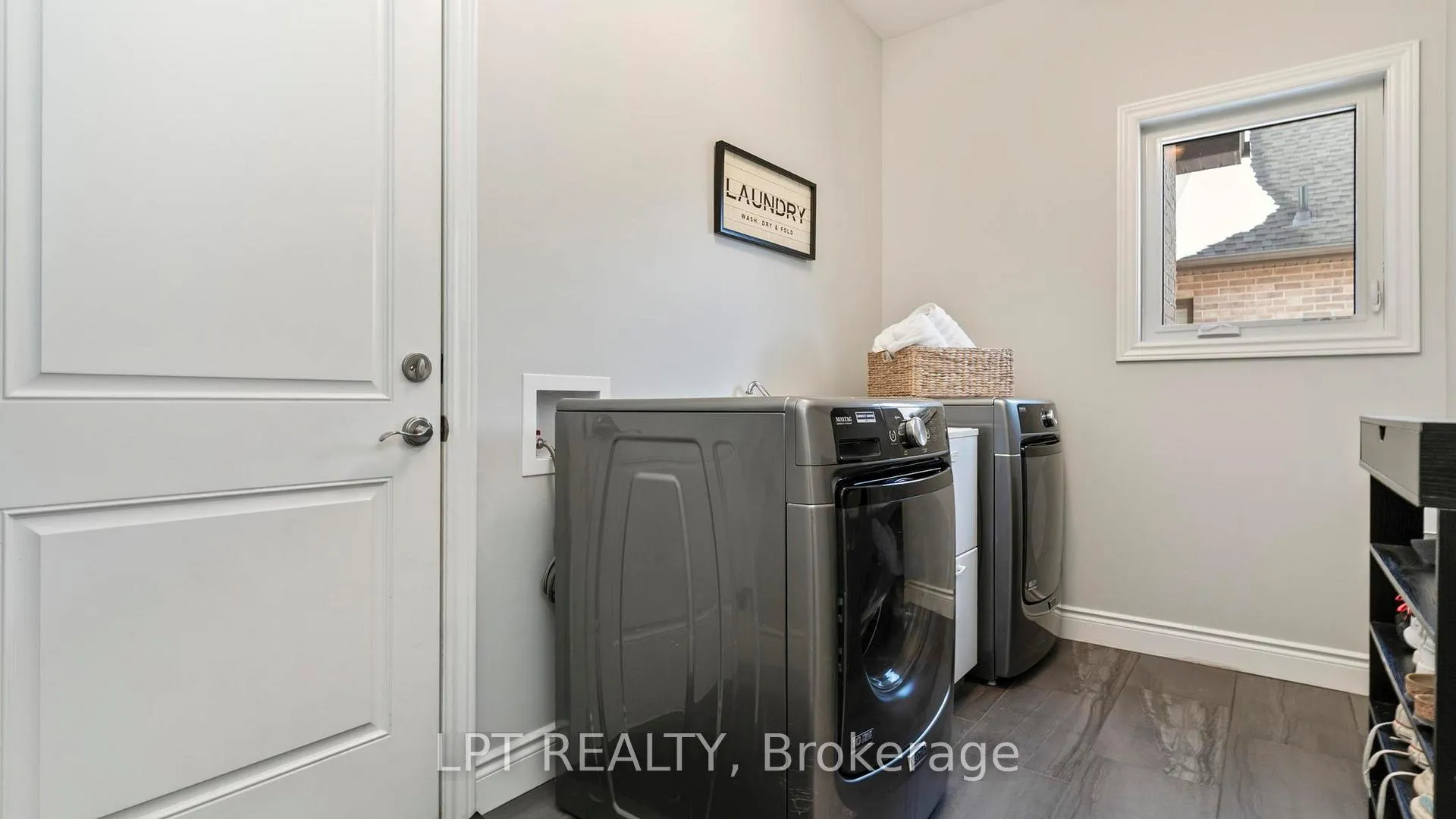 Photo 22 of 60 Caverhill Crescent, Middlesex Centre, Komoka — HOMEH