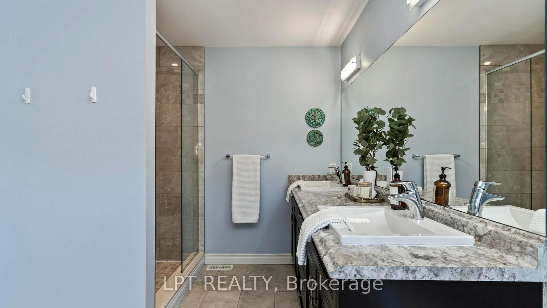 Photo 29 of 60 Caverhill Crescent, Middlesex Centre, Komoka — HOMEH