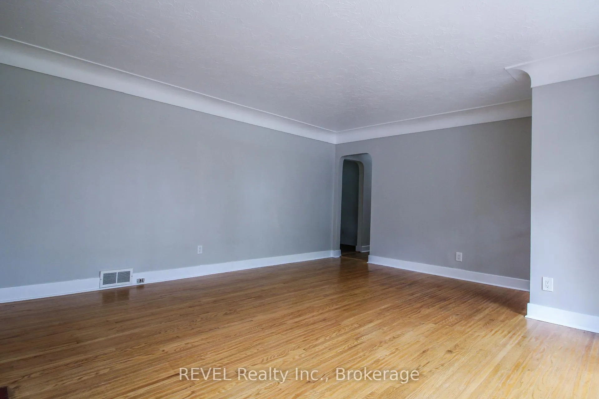 Photo 6 of 3 Whiteoak Drive, St. Catharines, Bunting/Linwell — HOMEH