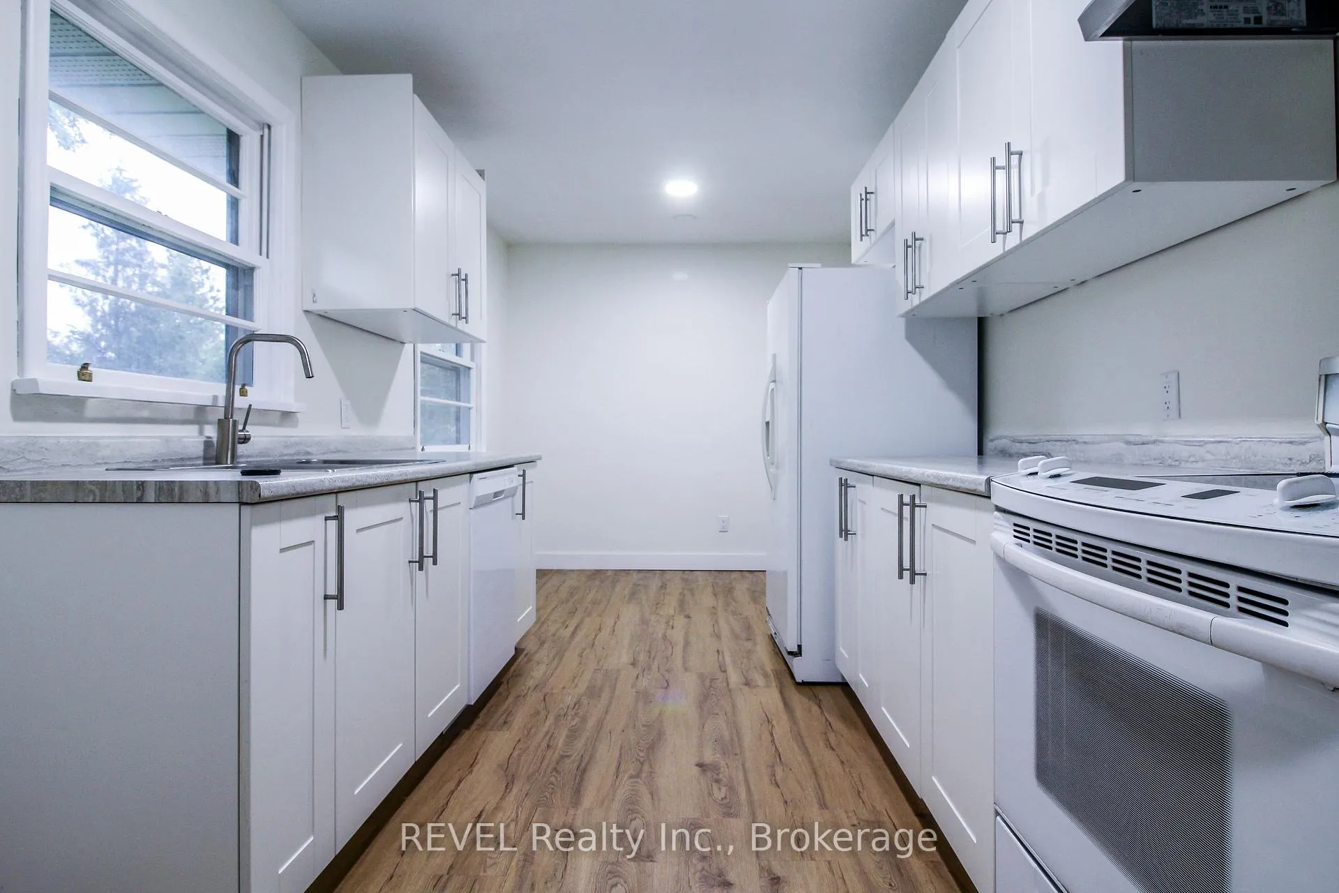 Photo 8 of 3 Whiteoak Drive, St. Catharines, Bunting/Linwell — HOMEH