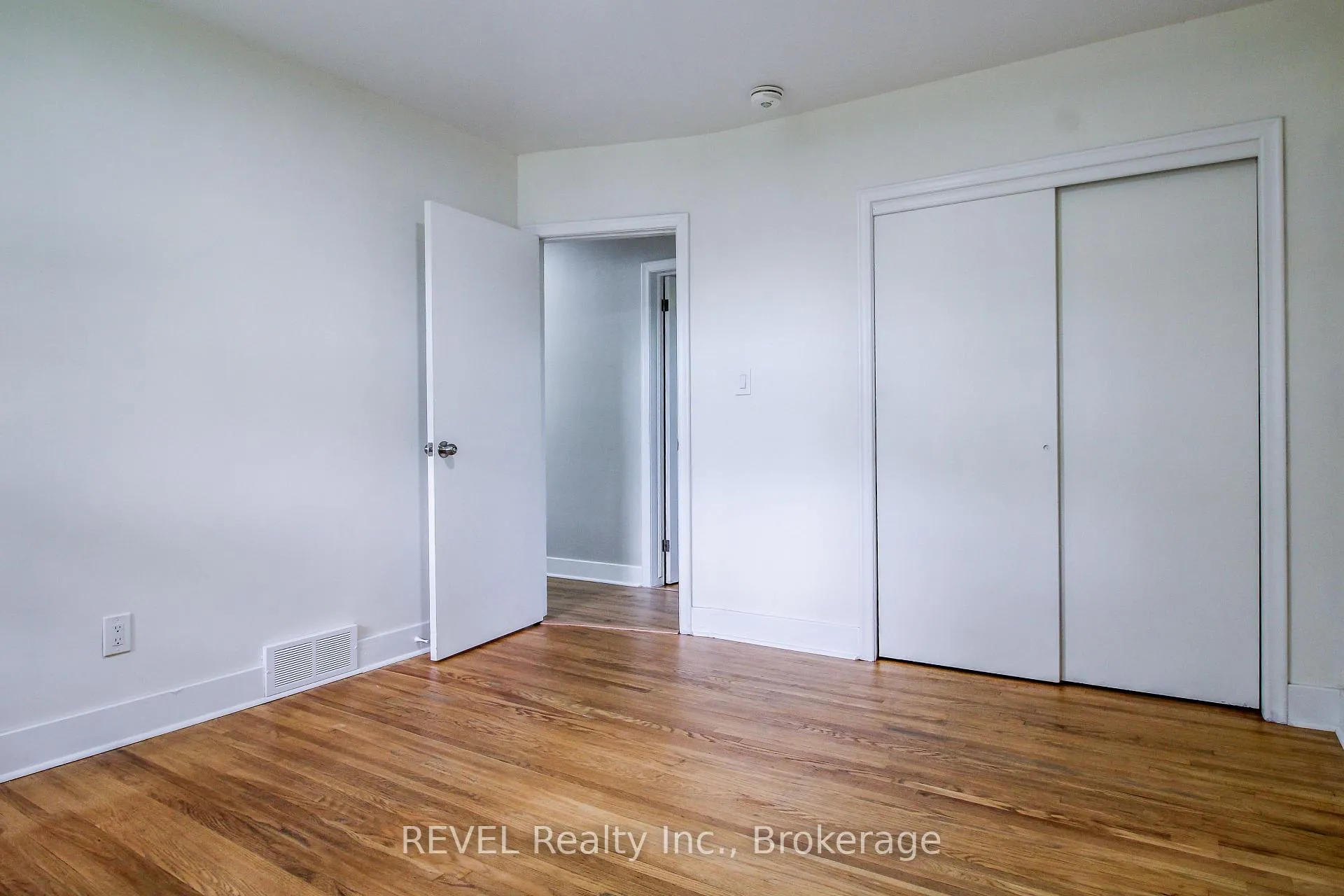 Photo 12 of 3 Whiteoak Drive, St. Catharines, Bunting/Linwell — HOMEH