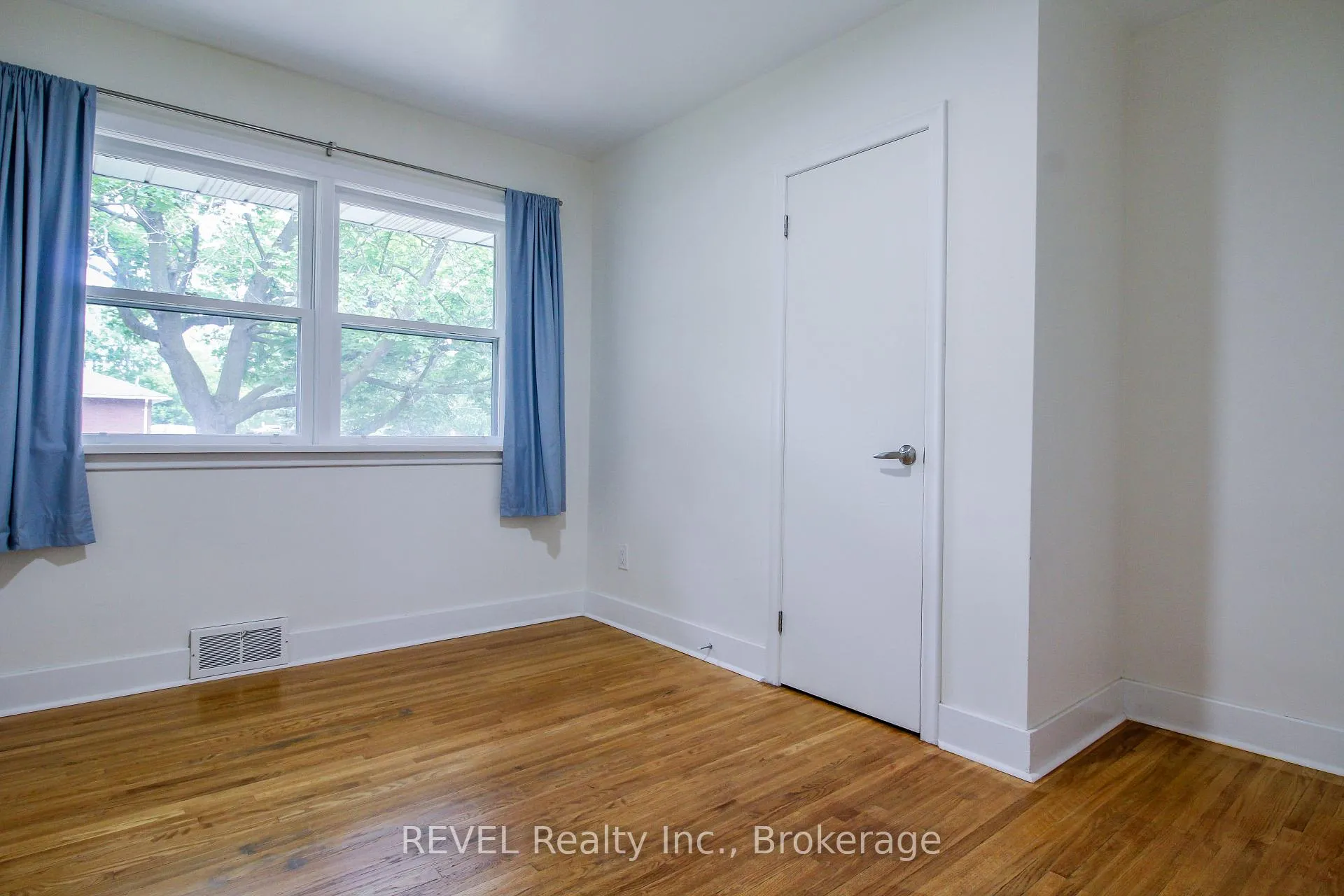 Photo 16 of 3 Whiteoak Drive, St. Catharines, Bunting/Linwell — HOMEH