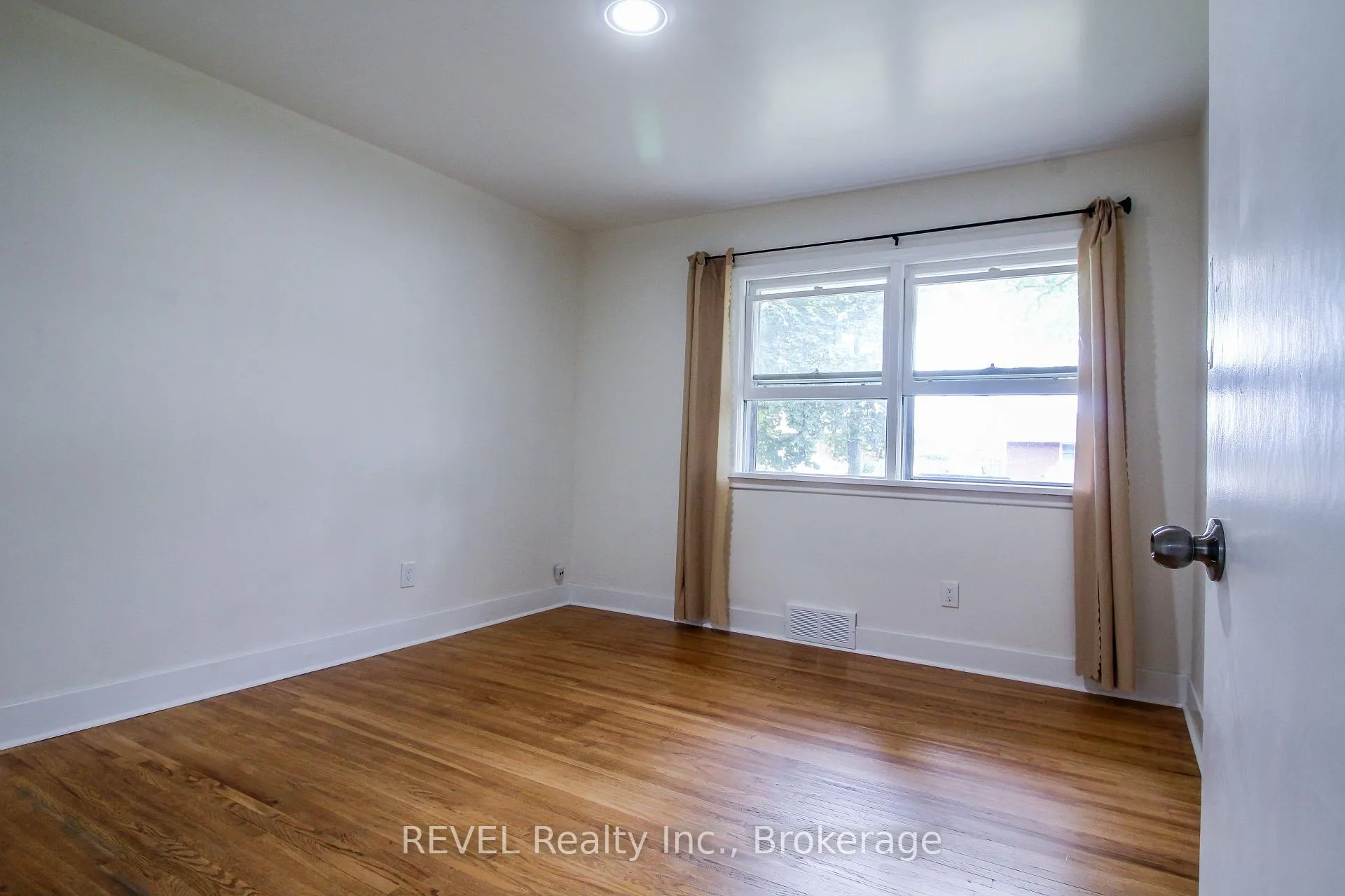 Photo 18 of 3 Whiteoak Drive, St. Catharines, Bunting/Linwell — HOMEH