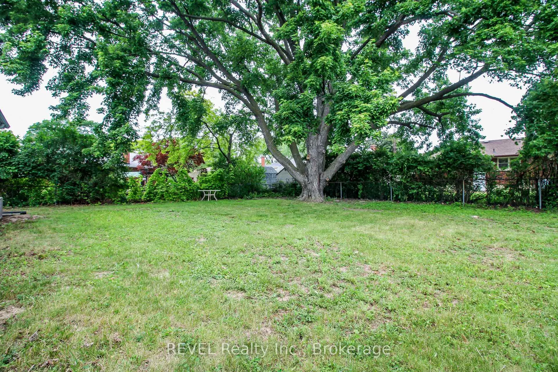 Photo 20 of 3 Whiteoak Drive, St. Catharines, Bunting/Linwell — HOMEH