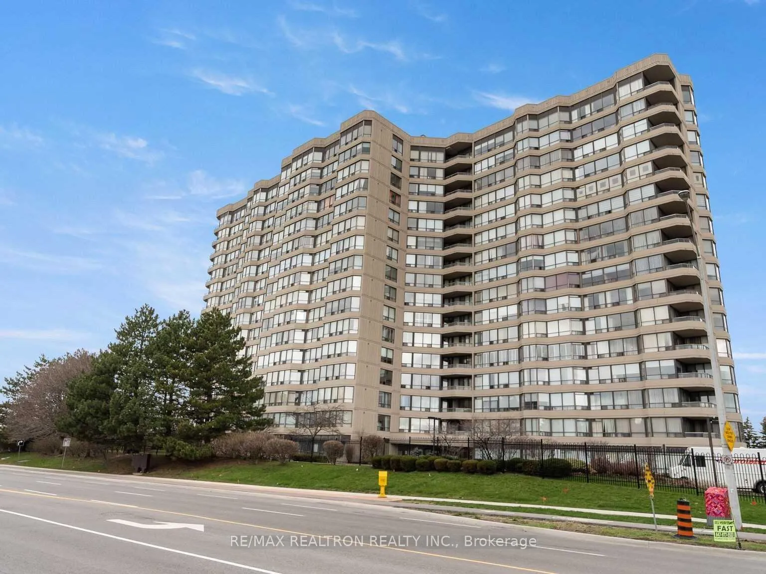 Photo 1 of Unit 1004, 7420 Bathurst Street, Vaughan, Brownridge — HOMEH