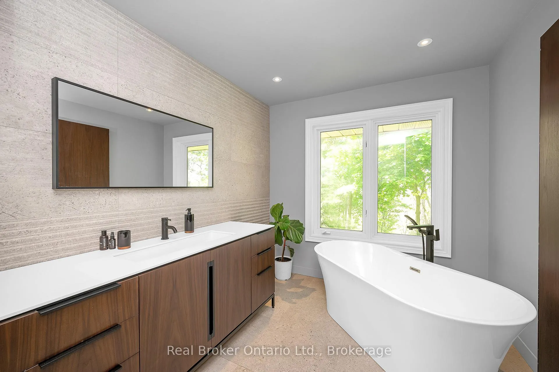 Photo 34 of 10158 Old Pine Crest Road, Halton Hills, Rural Halton Hills — HOMEH