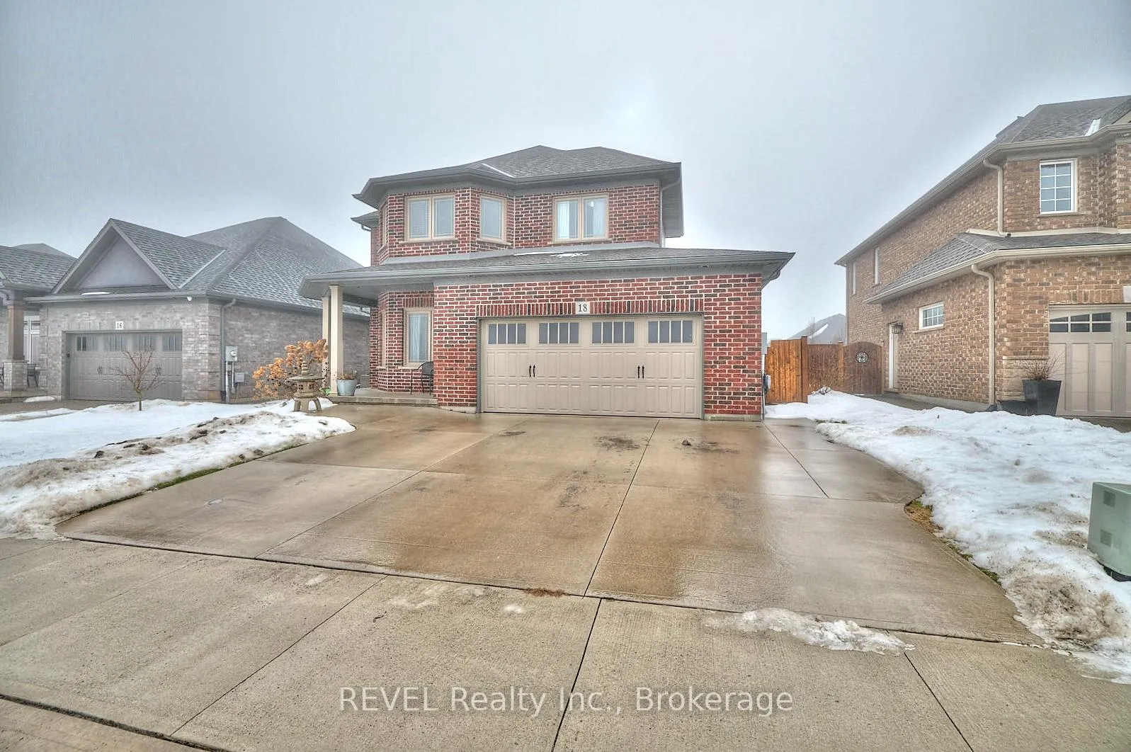 Photo 2 of 18 Brewerton Boulevard, Pelham, Fonthill — HOMEH