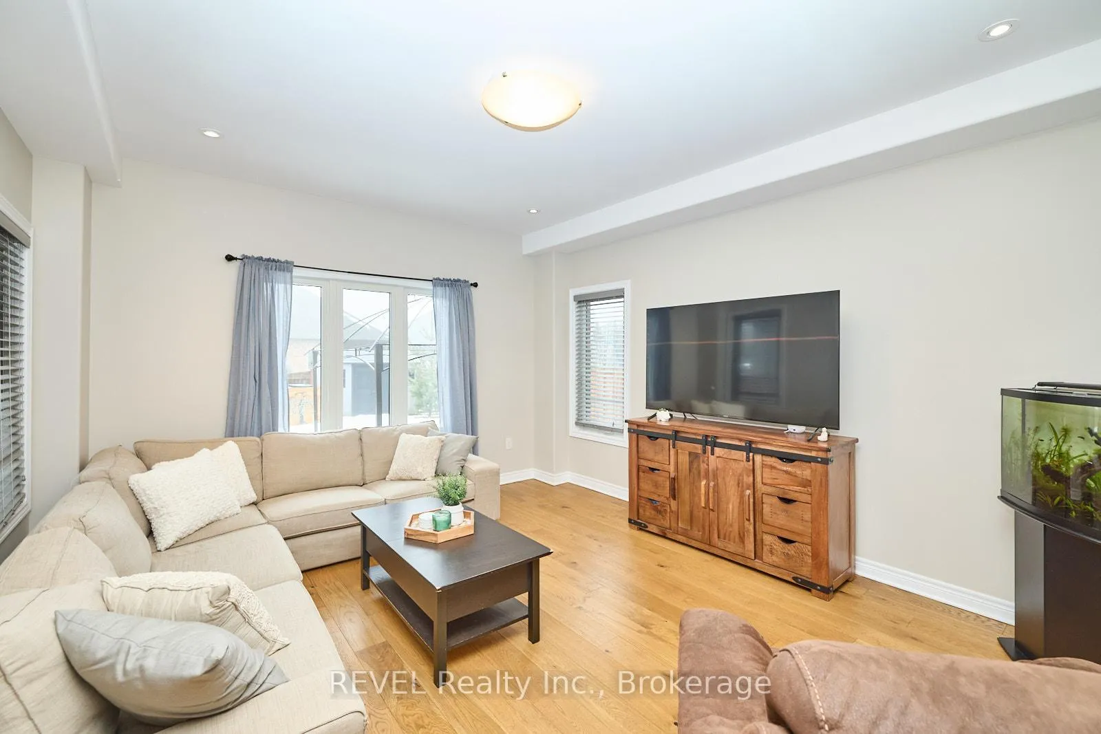 Photo 9 of 18 Brewerton Boulevard, Pelham, Fonthill — HOMEH