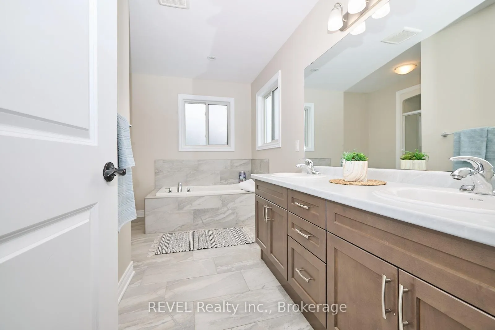 Photo 13 of 18 Brewerton Boulevard, Pelham, Fonthill — HOMEH