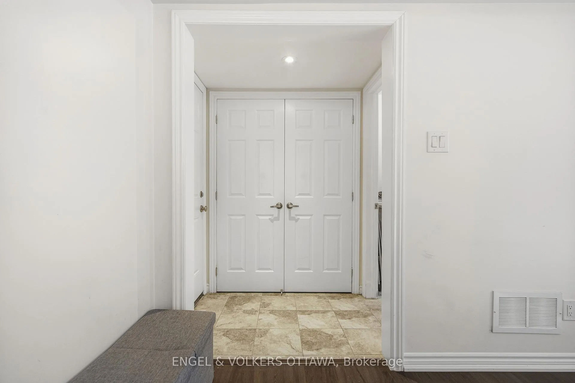Photo 7 of 476 Coldwater Crescent, Ottawa, Kanata - Emerald Meadows/Trailwest — HOMEH