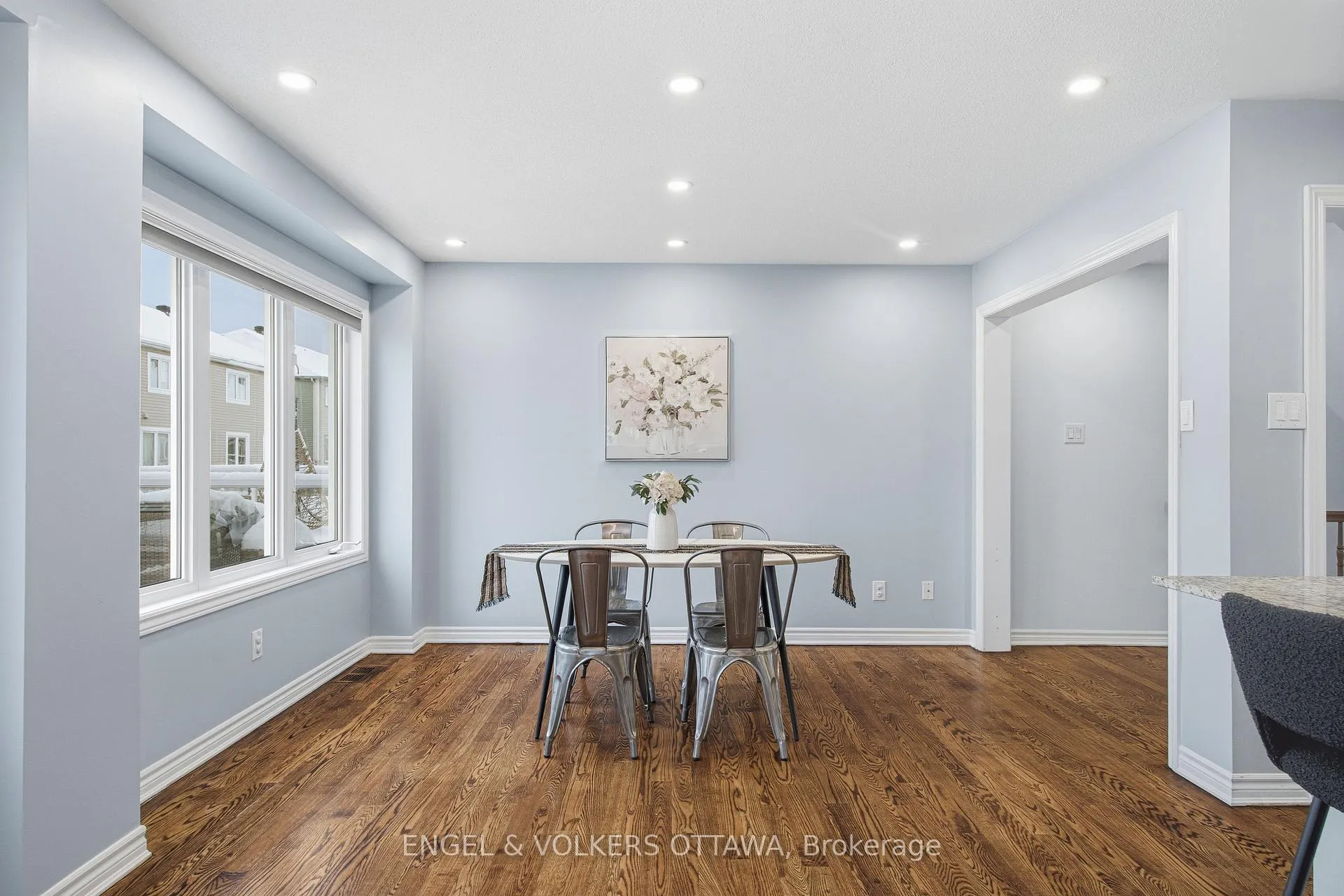 Photo 9 of 476 Coldwater Crescent, Ottawa, Kanata - Emerald Meadows/Trailwest — HOMEH