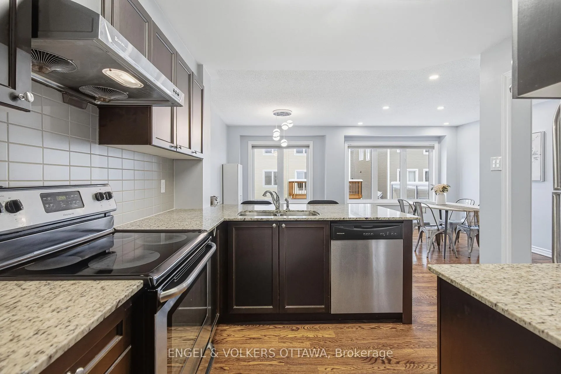 Photo 14 of 476 Coldwater Crescent, Ottawa, Kanata - Emerald Meadows/Trailwest — HOMEH