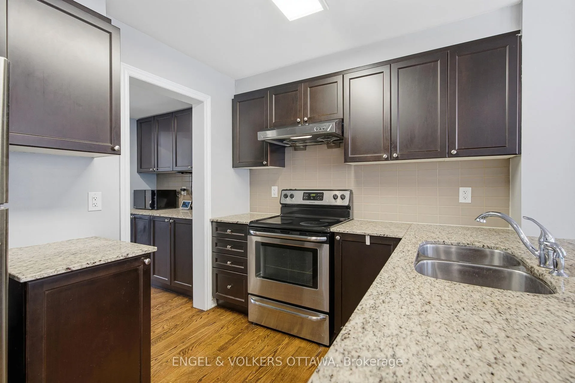 Photo 15 of 476 Coldwater Crescent, Ottawa, Kanata - Emerald Meadows/Trailwest — HOMEH