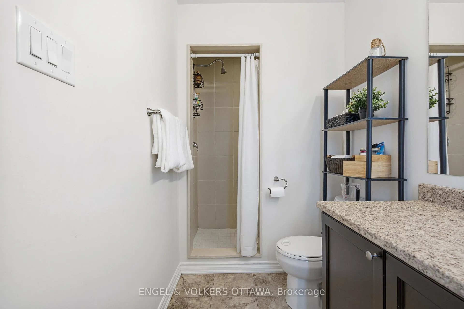 Photo 30 of 476 Coldwater Crescent, Ottawa, Kanata - Emerald Meadows/Trailwest — HOMEH