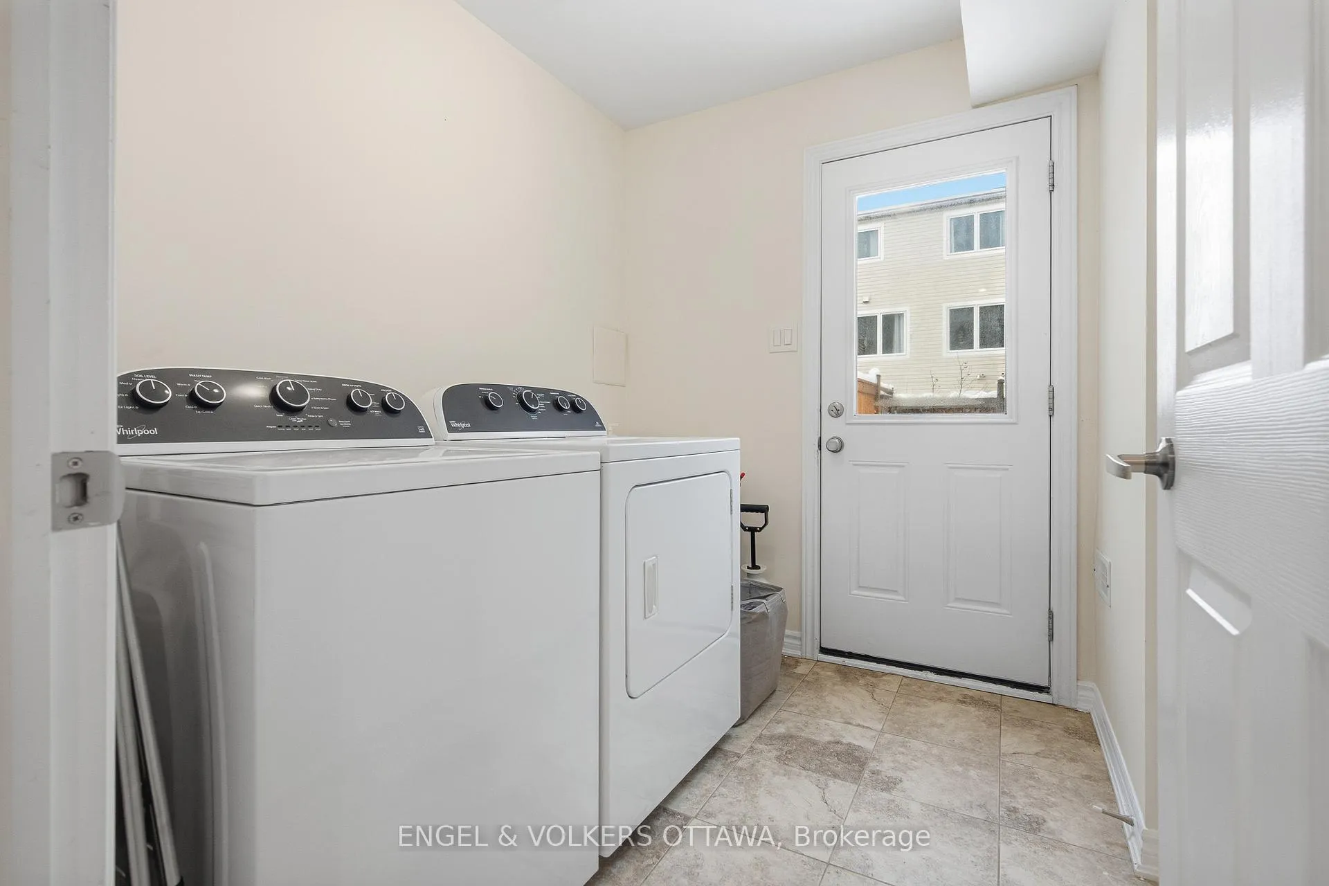 Photo 38 of 476 Coldwater Crescent, Ottawa, Kanata - Emerald Meadows/Trailwest — HOMEH
