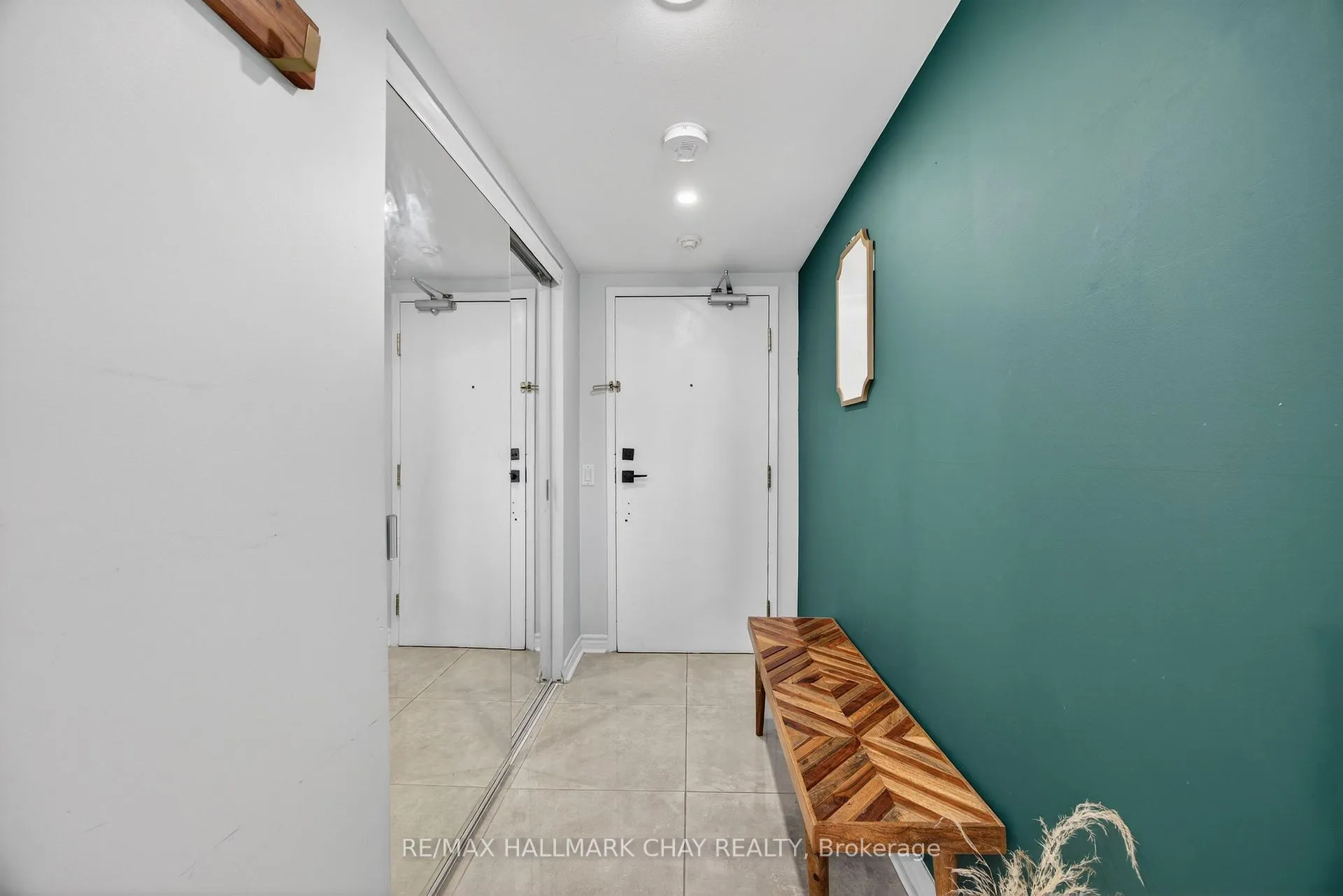 Photo 2 of Unit 508, 160 Wellington Street E, Aurora, Aurora Village — HOMEH