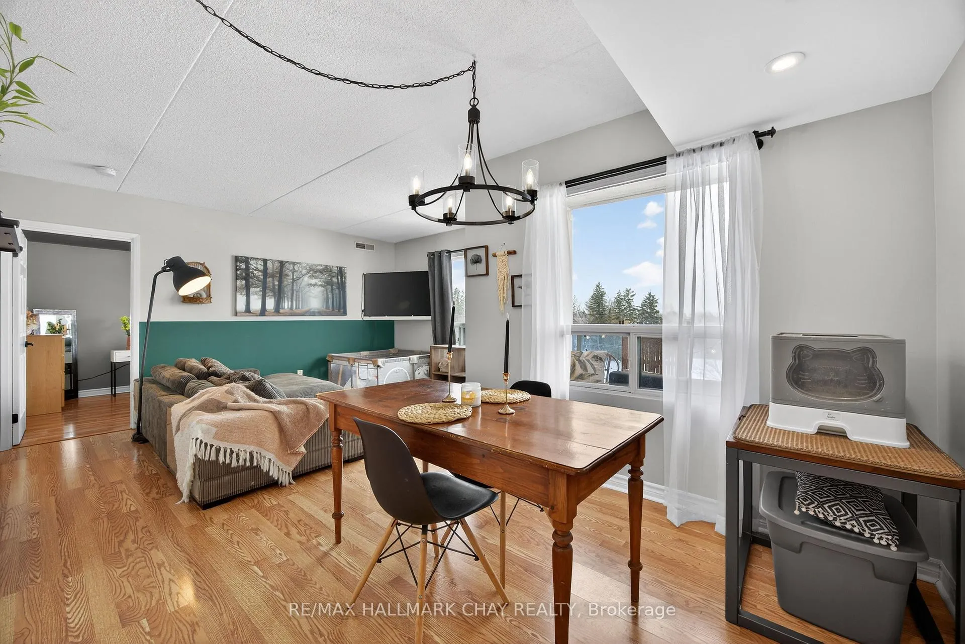 Photo 5 of Unit 508, 160 Wellington Street E, Aurora, Aurora Village — HOMEH