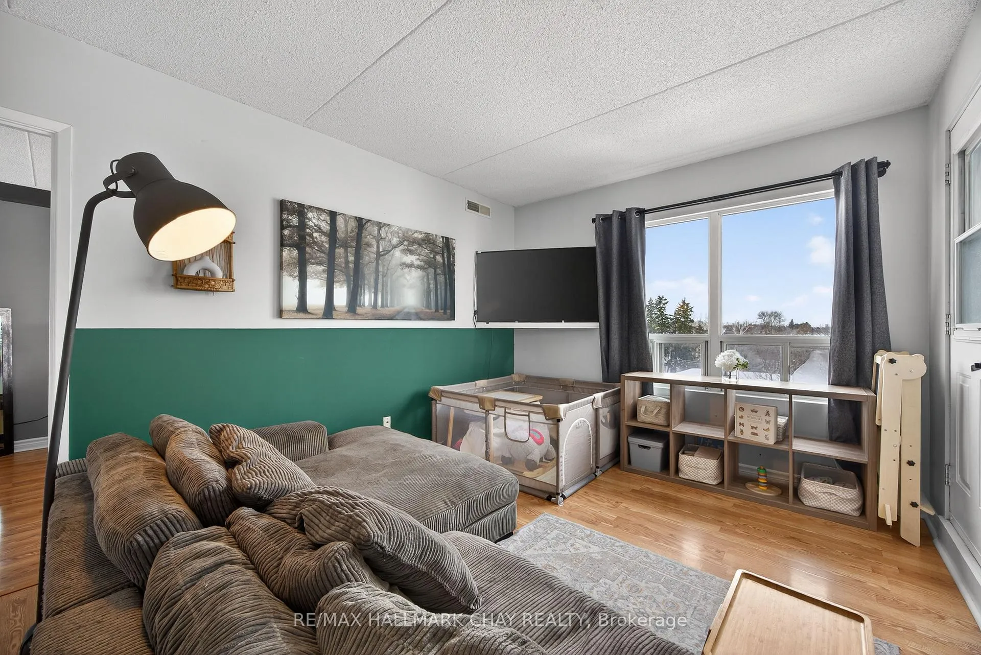 Photo 6 of Unit 508, 160 Wellington Street E, Aurora, Aurora Village — HOMEH
