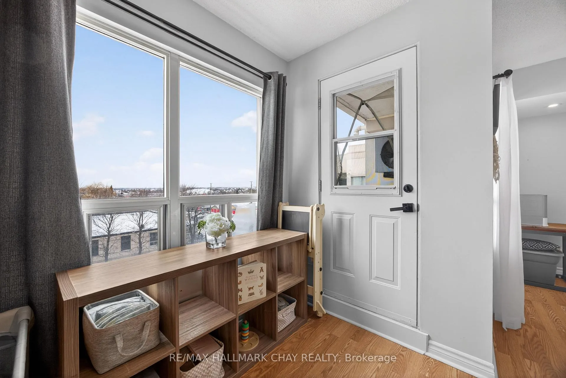 Photo 7 of Unit 508, 160 Wellington Street E, Aurora, Aurora Village — HOMEH