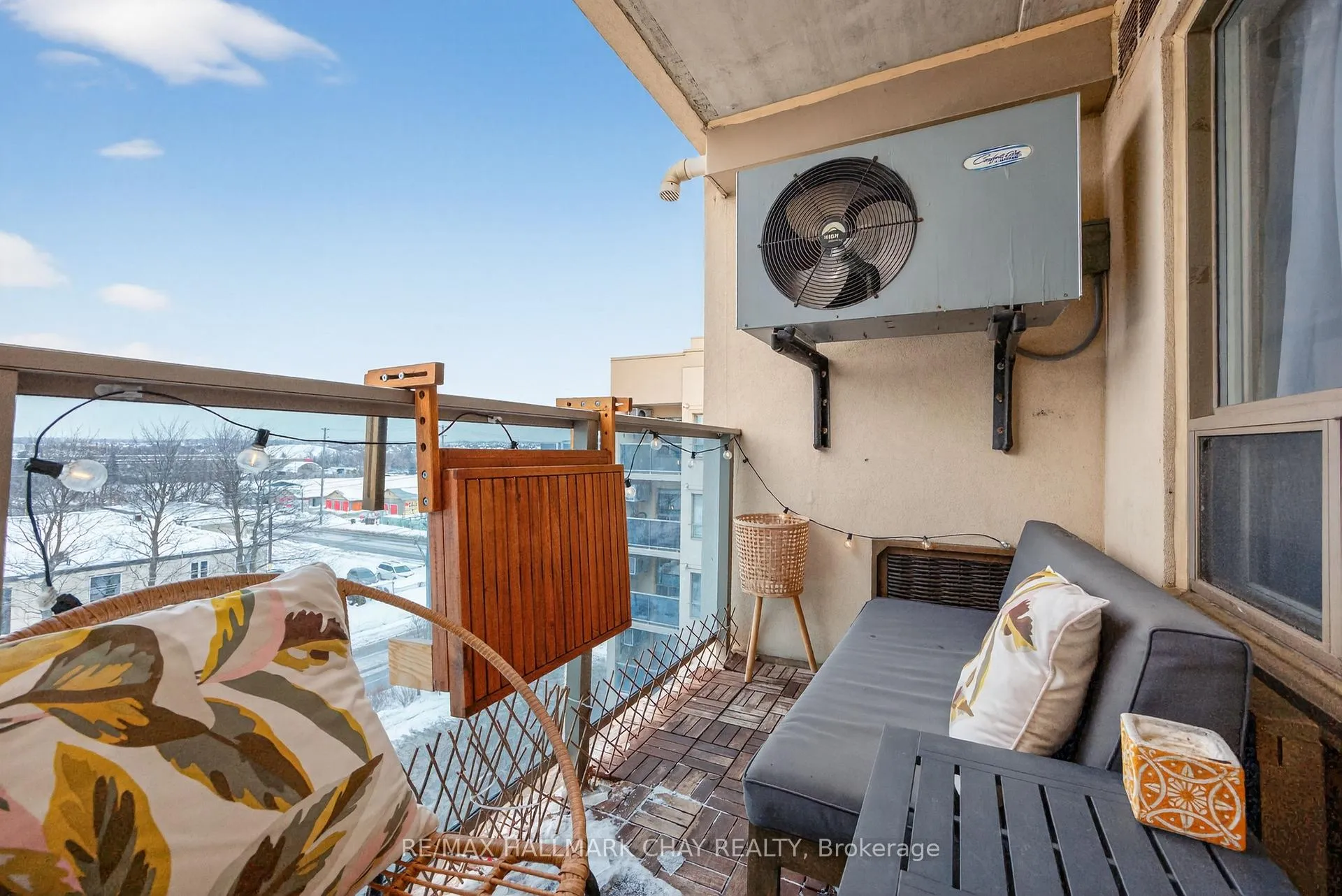 Photo 8 of Unit 508, 160 Wellington Street E, Aurora, Aurora Village — HOMEH