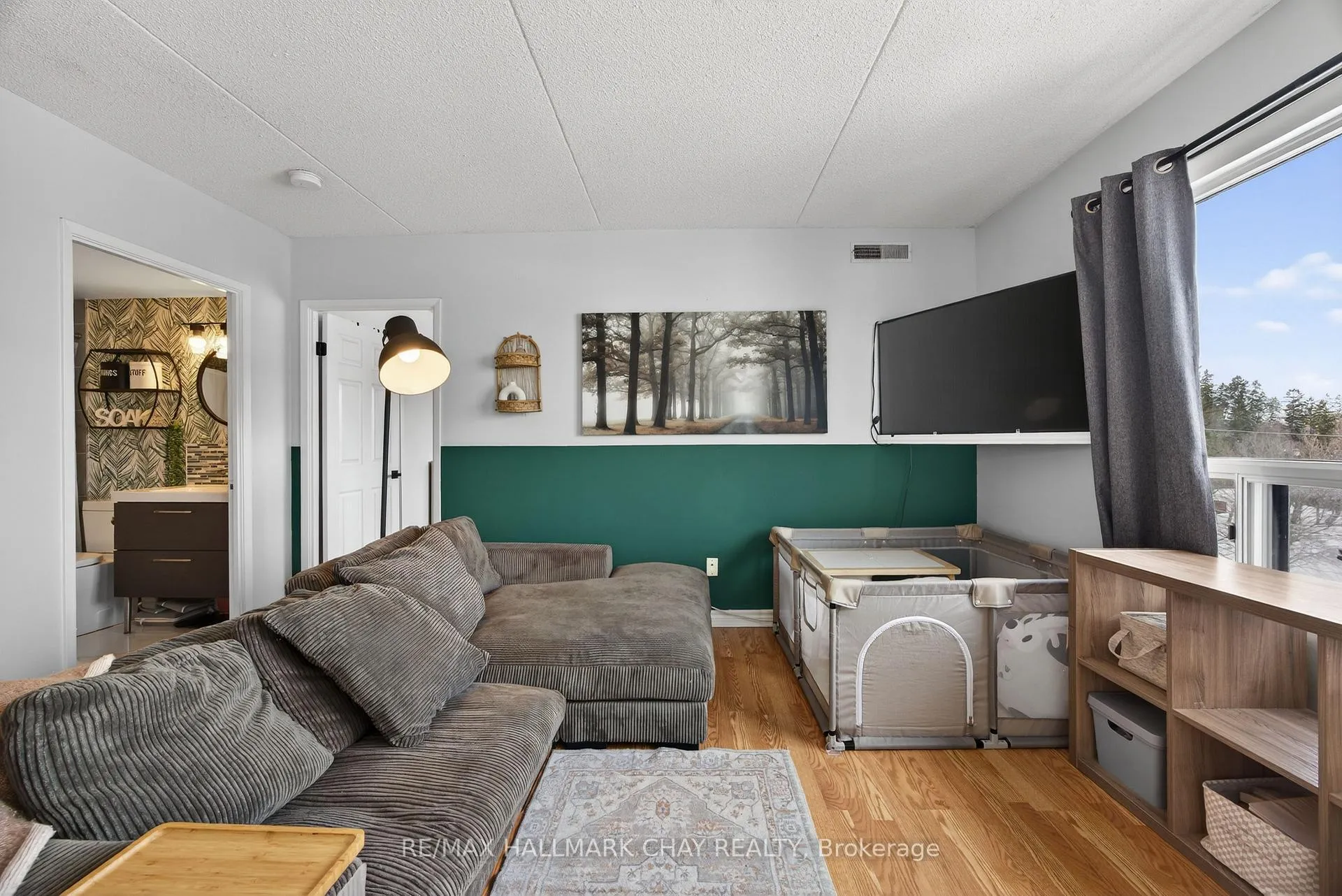 Photo 9 of Unit 508, 160 Wellington Street E, Aurora, Aurora Village — HOMEH