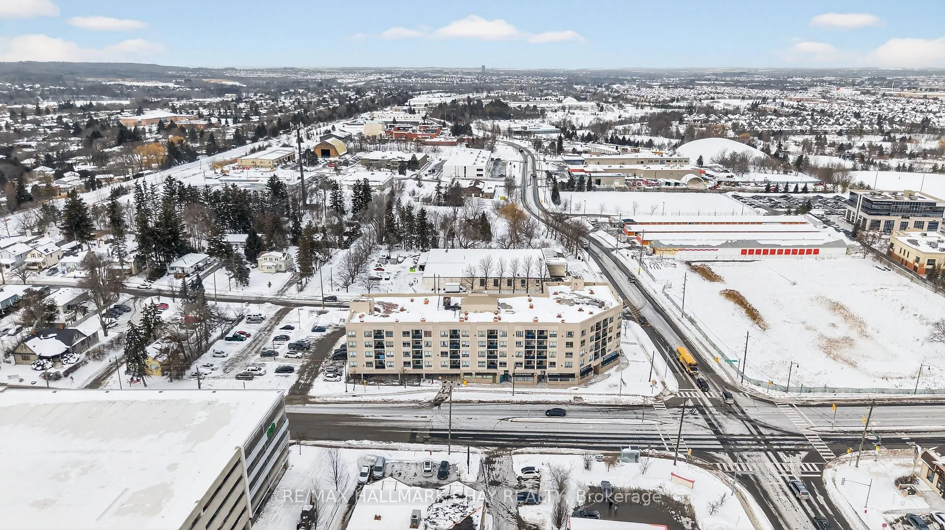 Photo 15 of Unit 508, 160 Wellington Street E, Aurora, Aurora Village — HOMEH