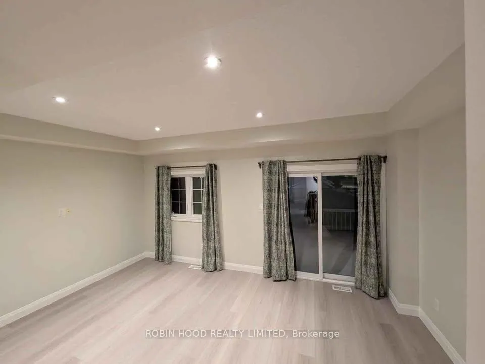 Photo 13 of Unit 11, 2220 Queensway Drive, Burlington, Freeman — HOMEH