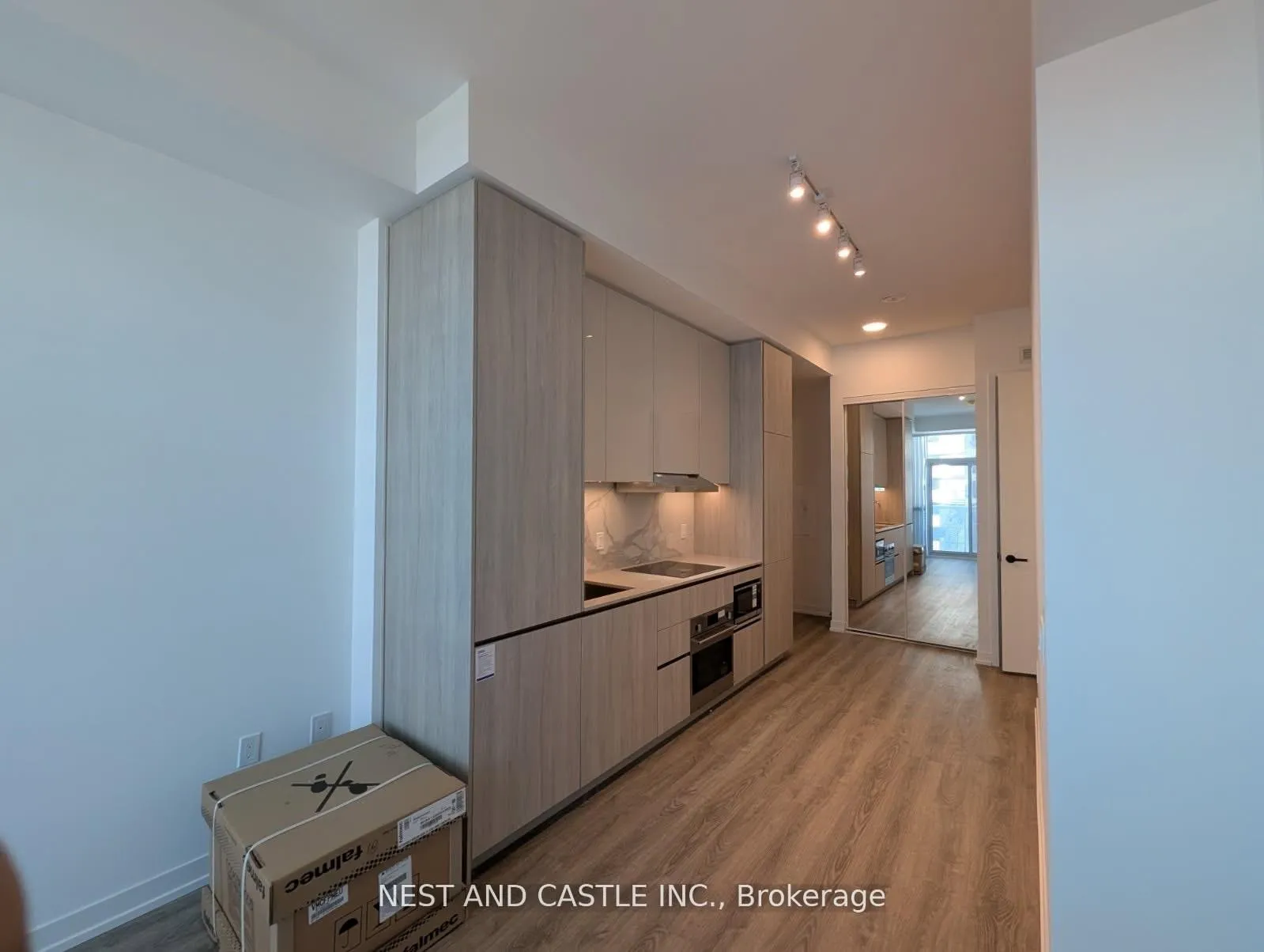 Photo 10 of Unit 4901, 8 Interchange Way, Vaughan, Vaughan Corporate Centre — HOMEH